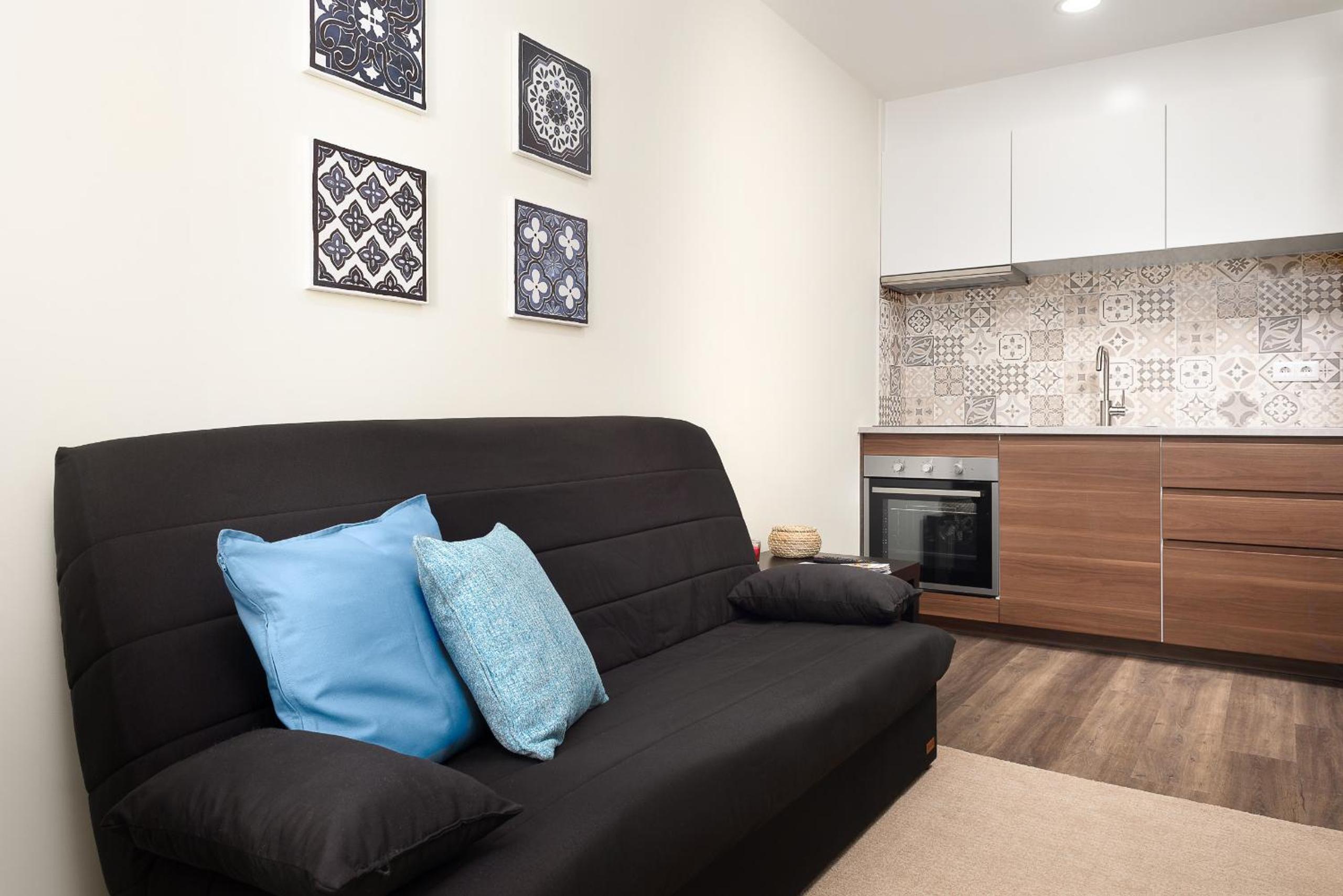 One-Bedroom Apartment - Photo 3