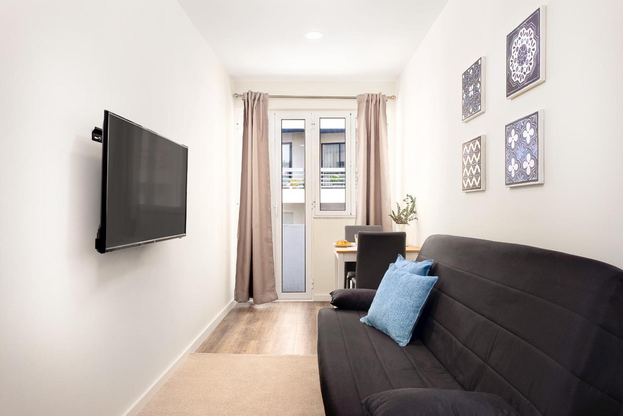 One-Bedroom Apartment - Photo 11