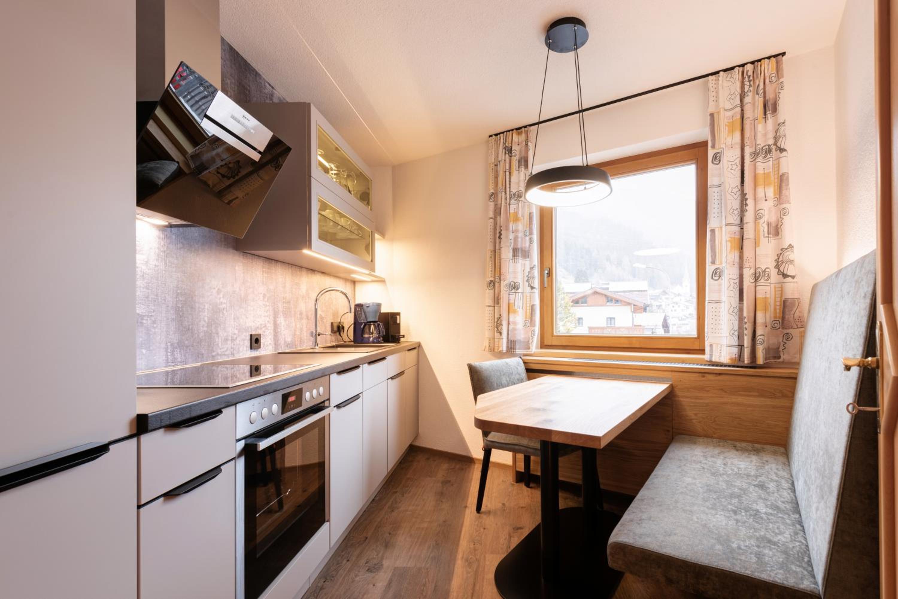 One-Bedroom Apartment with Balcony photo 2
