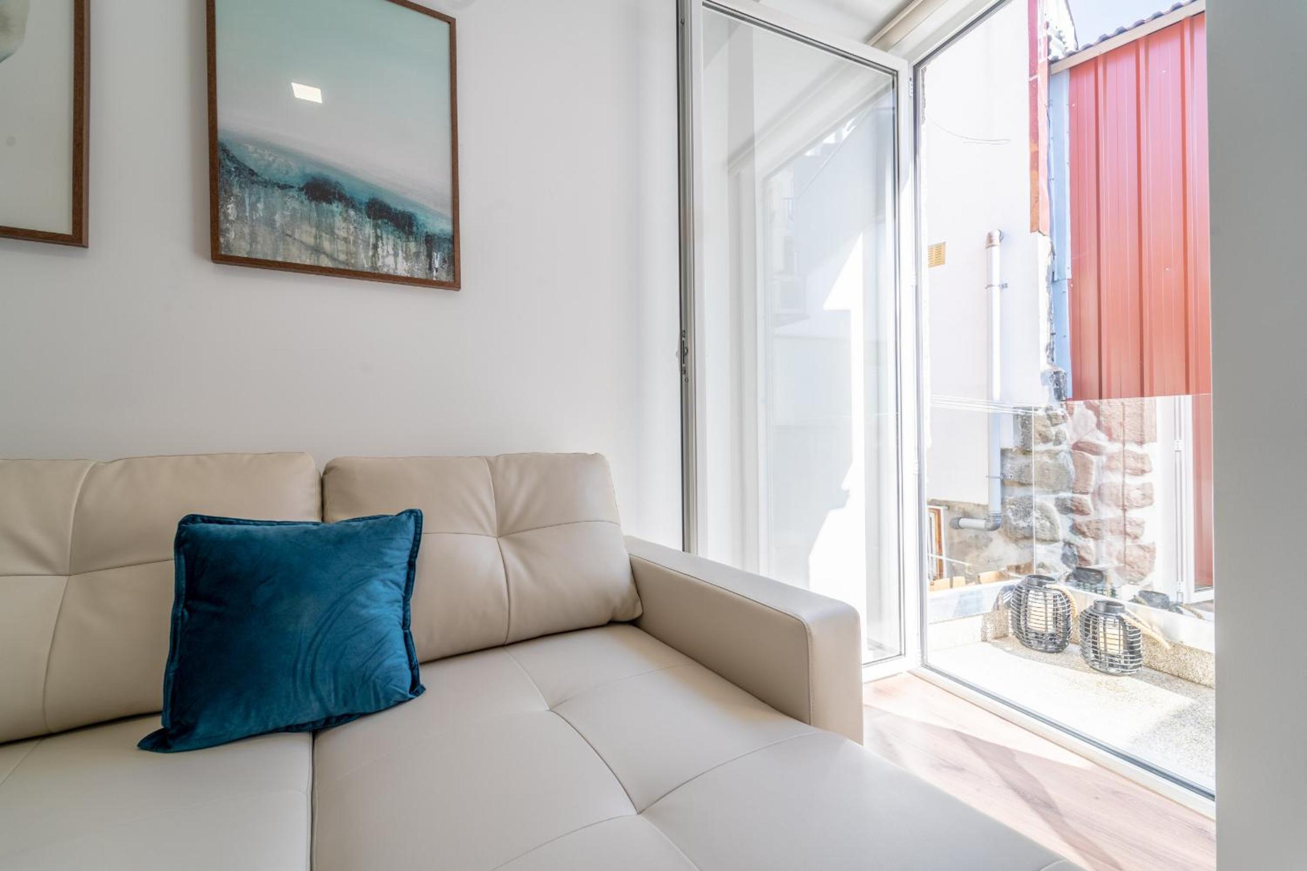 Apartment with Balcony photo 3