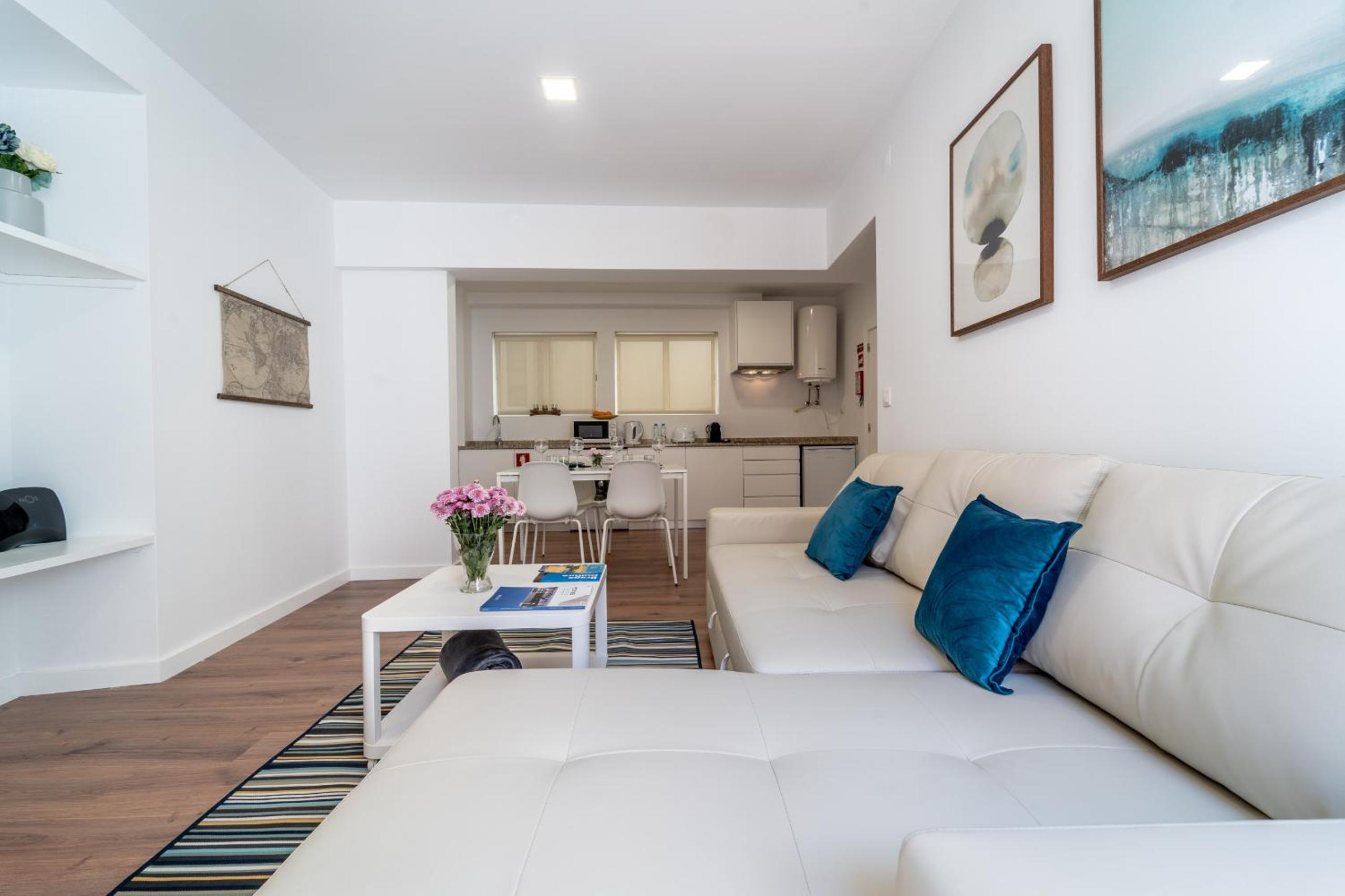 Apartment with Balcony photo 1