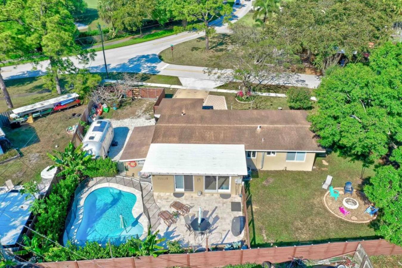 Three-Bedroom House photo 2