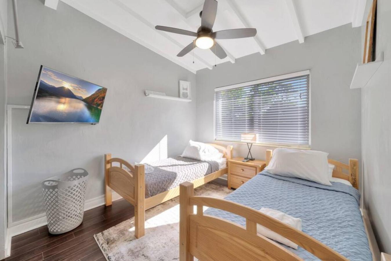 Three-Bedroom House photo 3