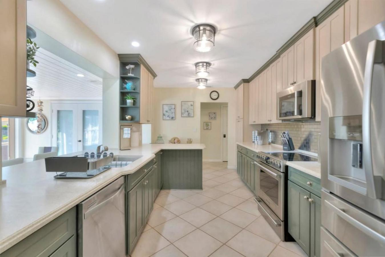 Four-Bedroom House photo 2