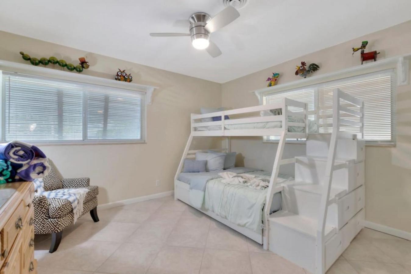 Four-Bedroom House photo 3