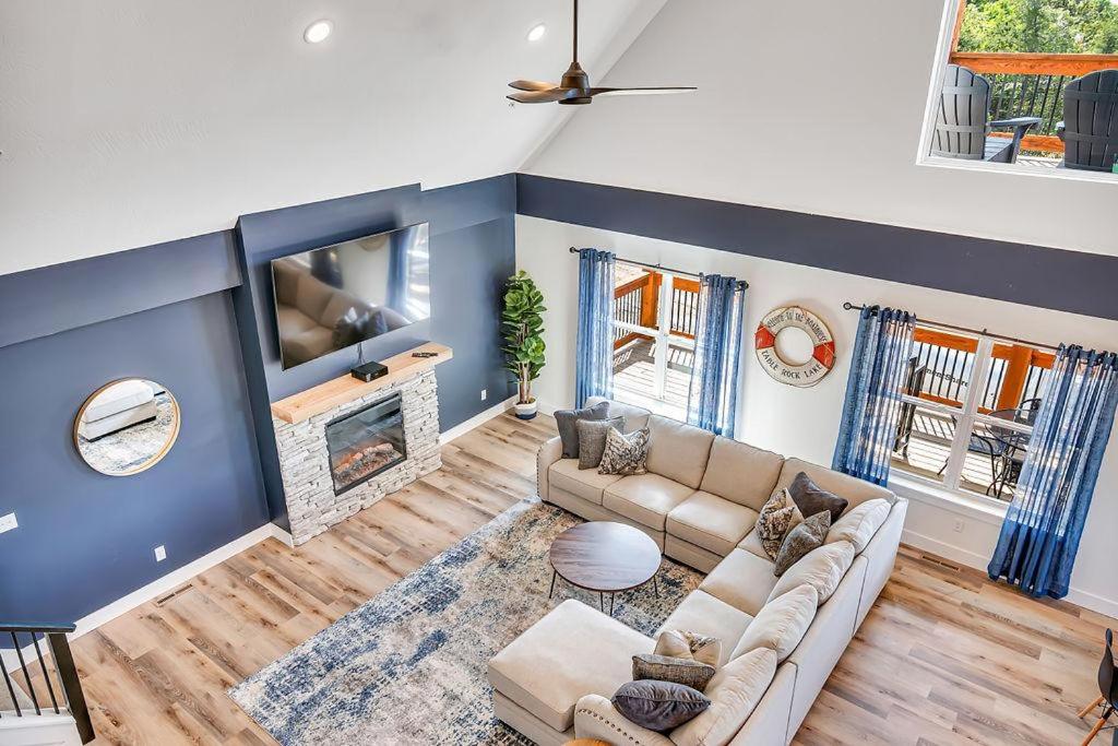 Six-Bedroom Holiday Home photo 1