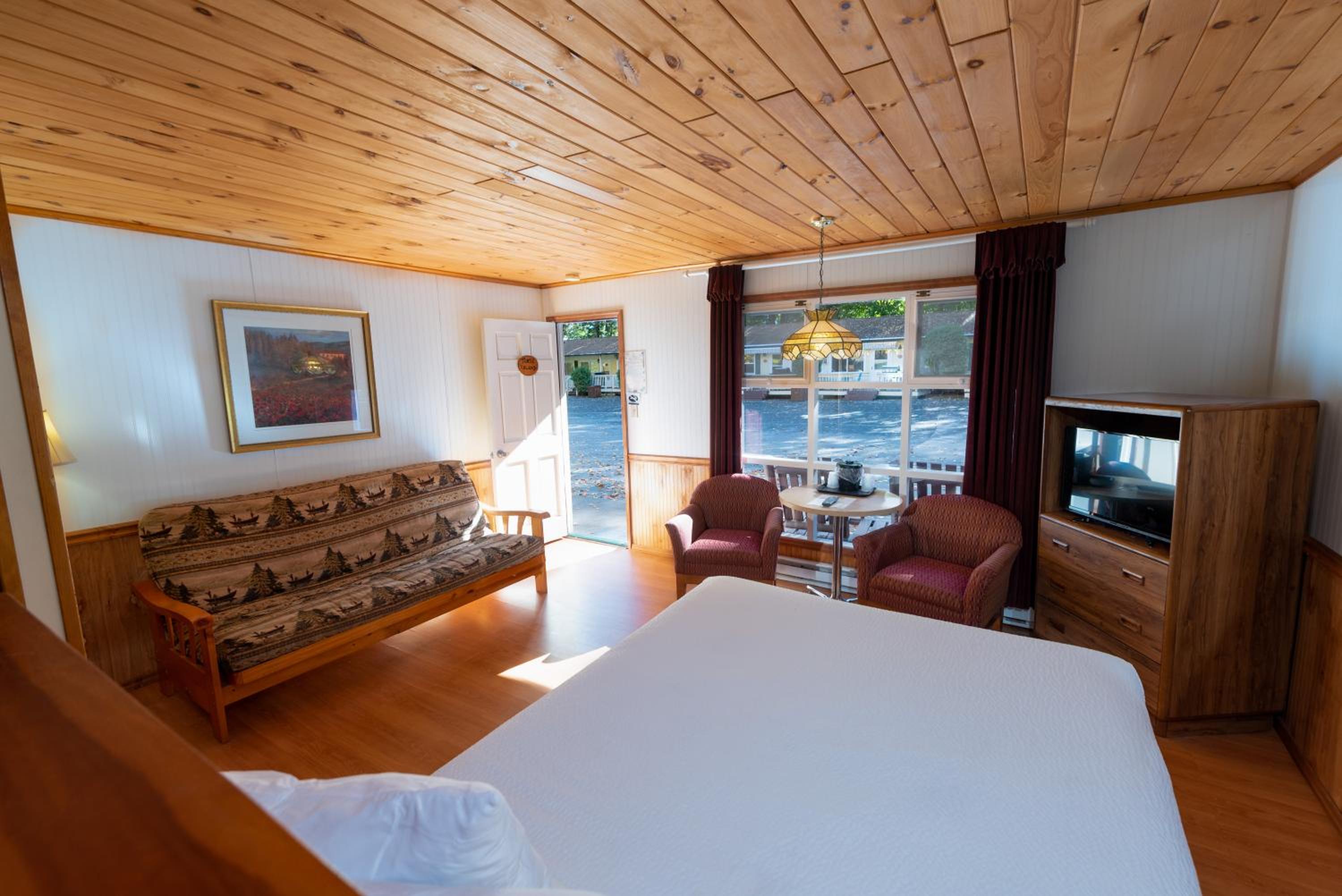 One-Bedroom Suite with Kitchenette