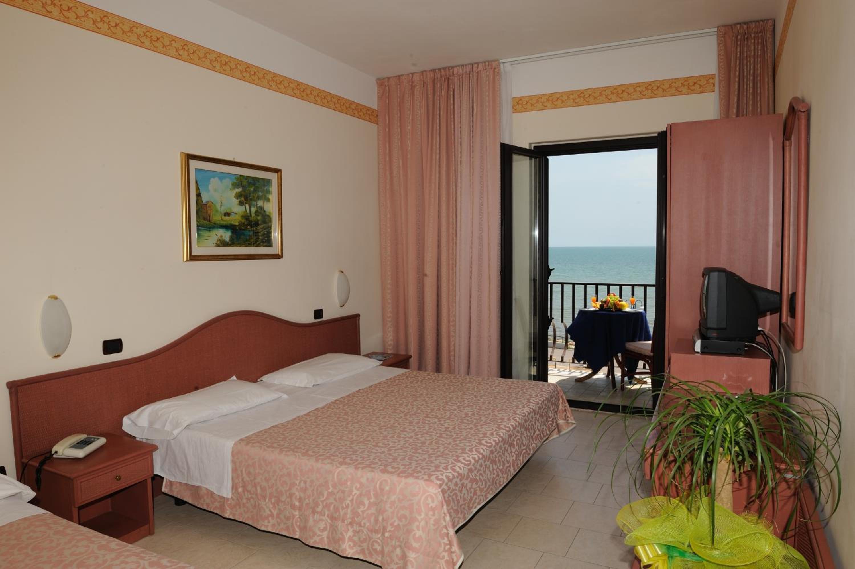 Triple Room with Sea View - Photo 1