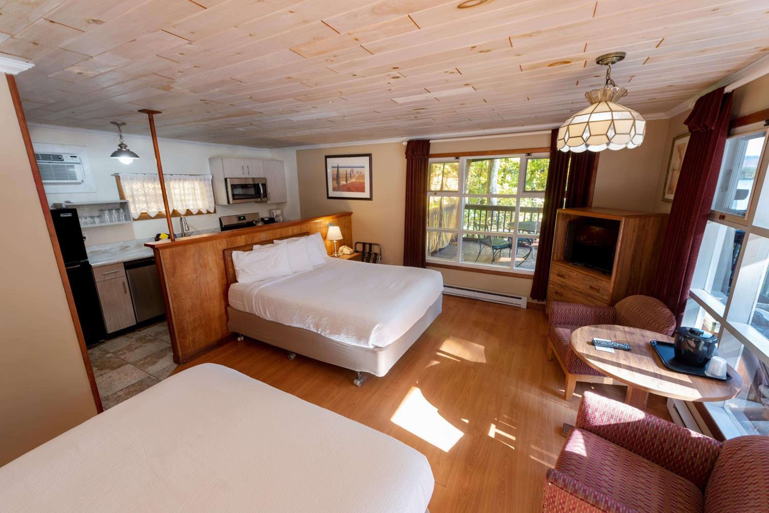 Superior Studio Suite with Lake View photo 2
