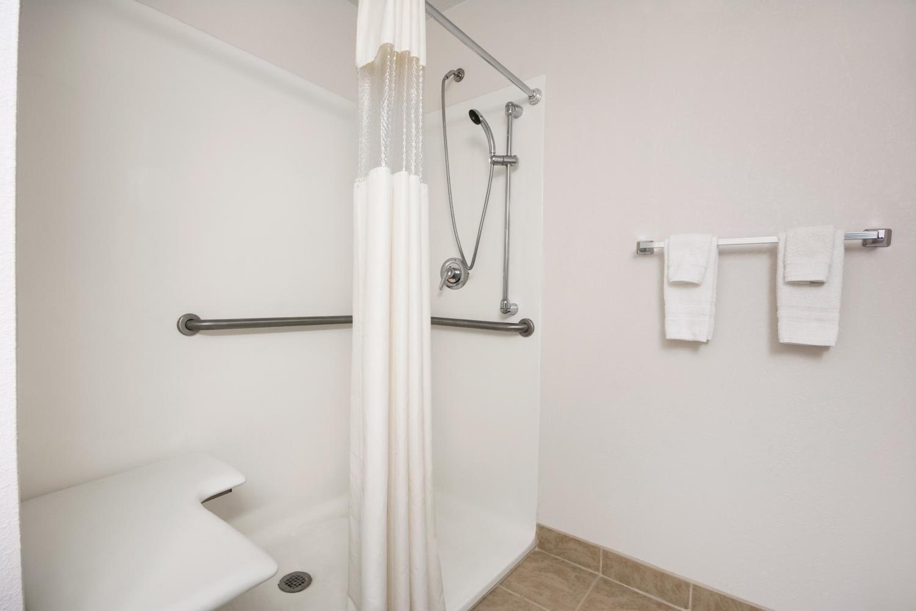 Double Room - Disability Access/Non-Smoking - Photo 2
