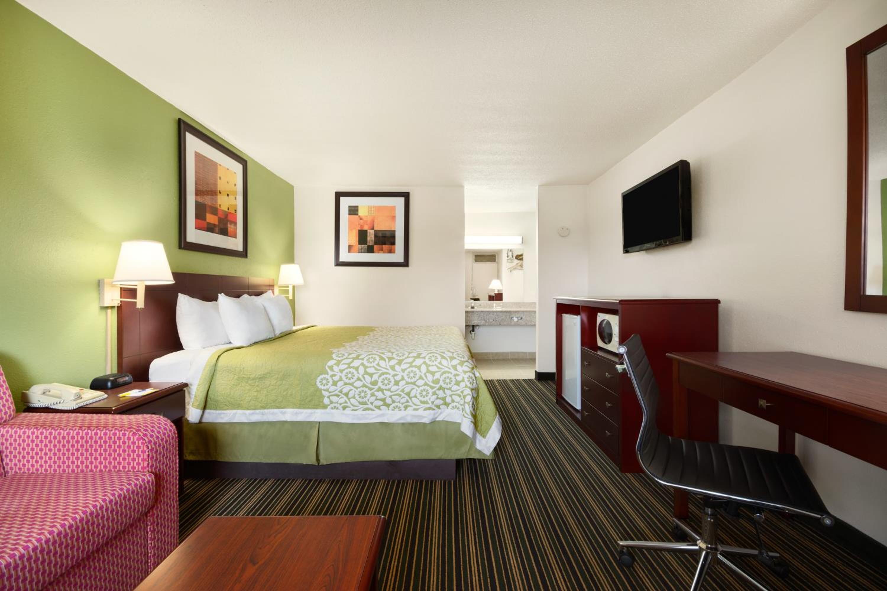 Double Room with Two Double Beds - Smoking - Photo 5