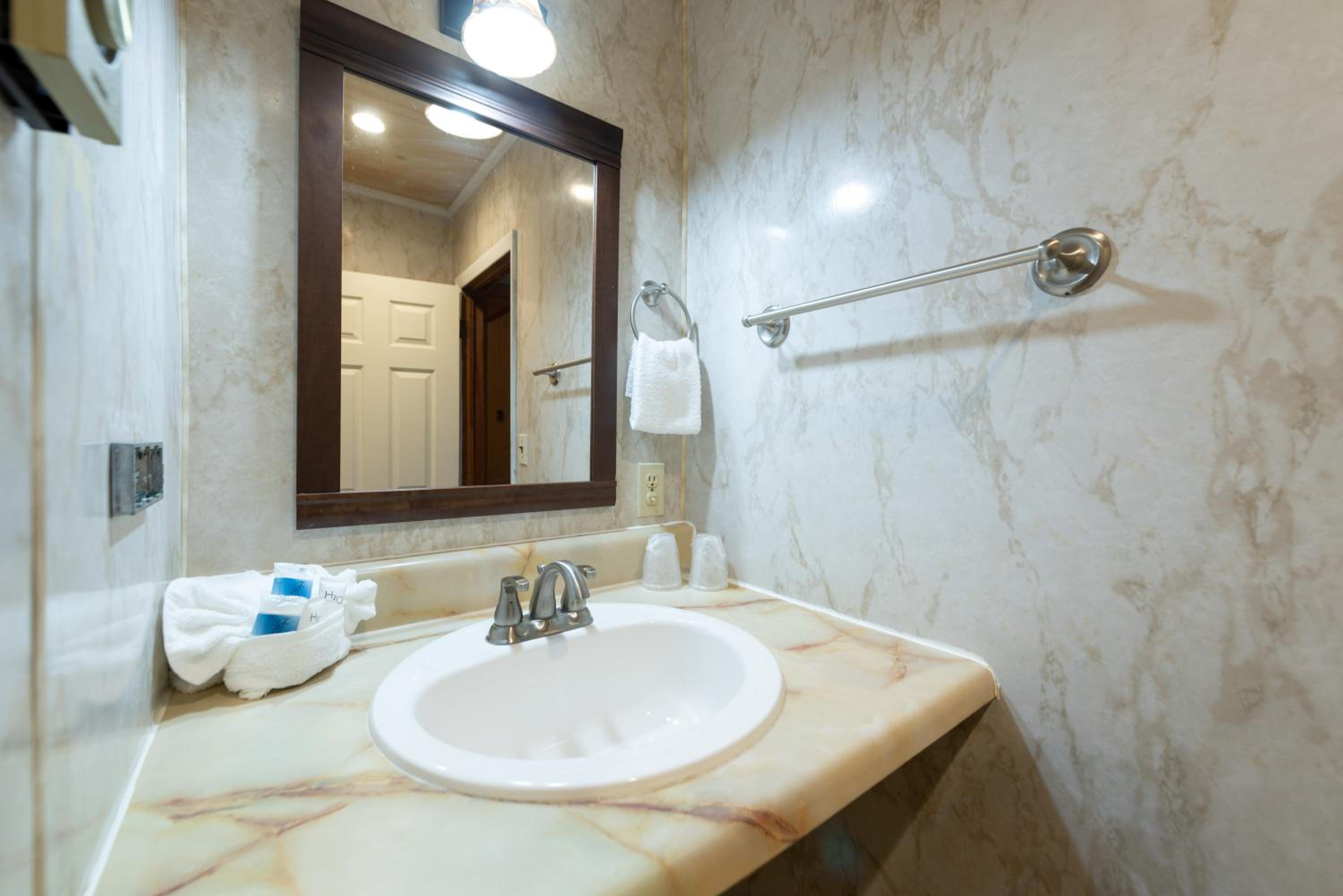 Premier Two-Bedroom Suite with Kitchen photo 2