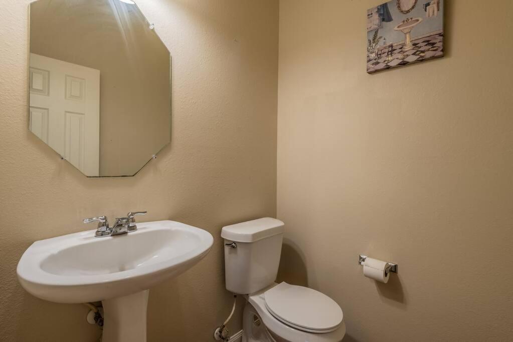 Four-Bedroom House photo 2