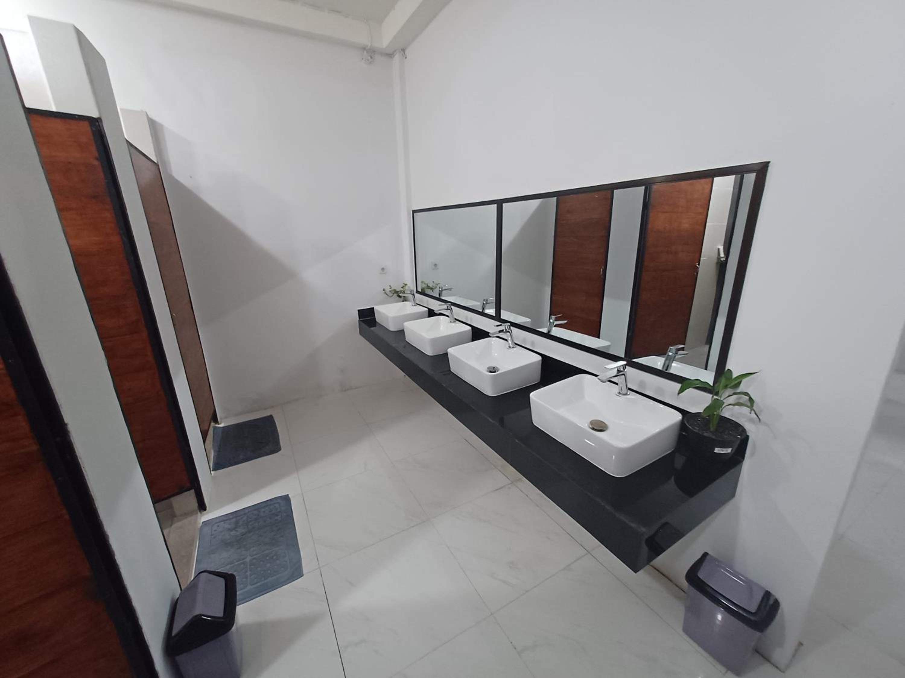 Standard Twin Room - Photo 2