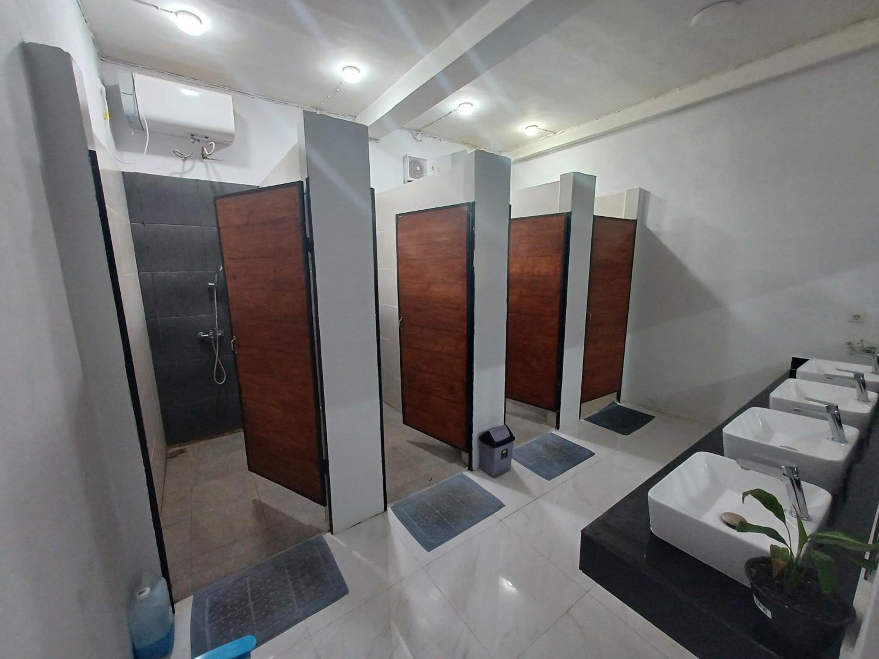 Standard Twin Room - Photo 3