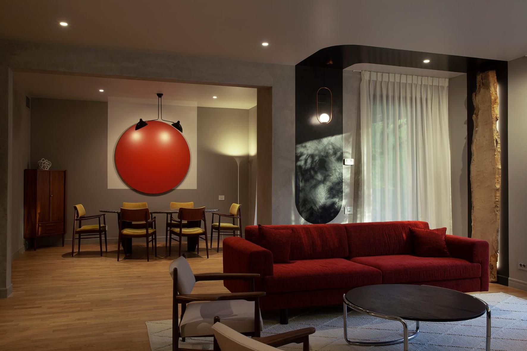Two-Bedroom Deluxe Apartment with Balcony