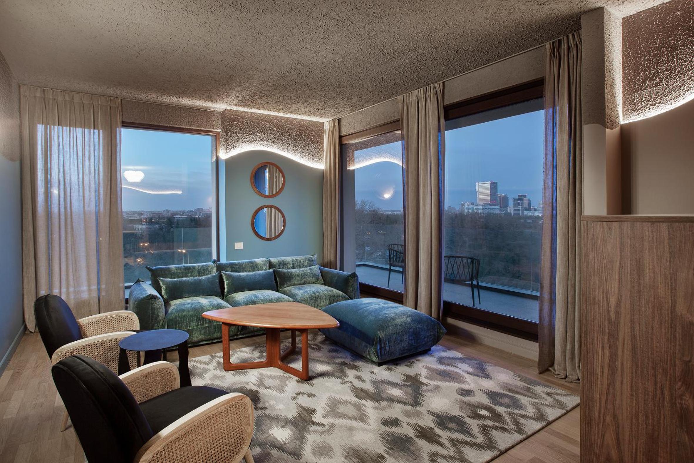Three-Bedroom Apartment with Lake View