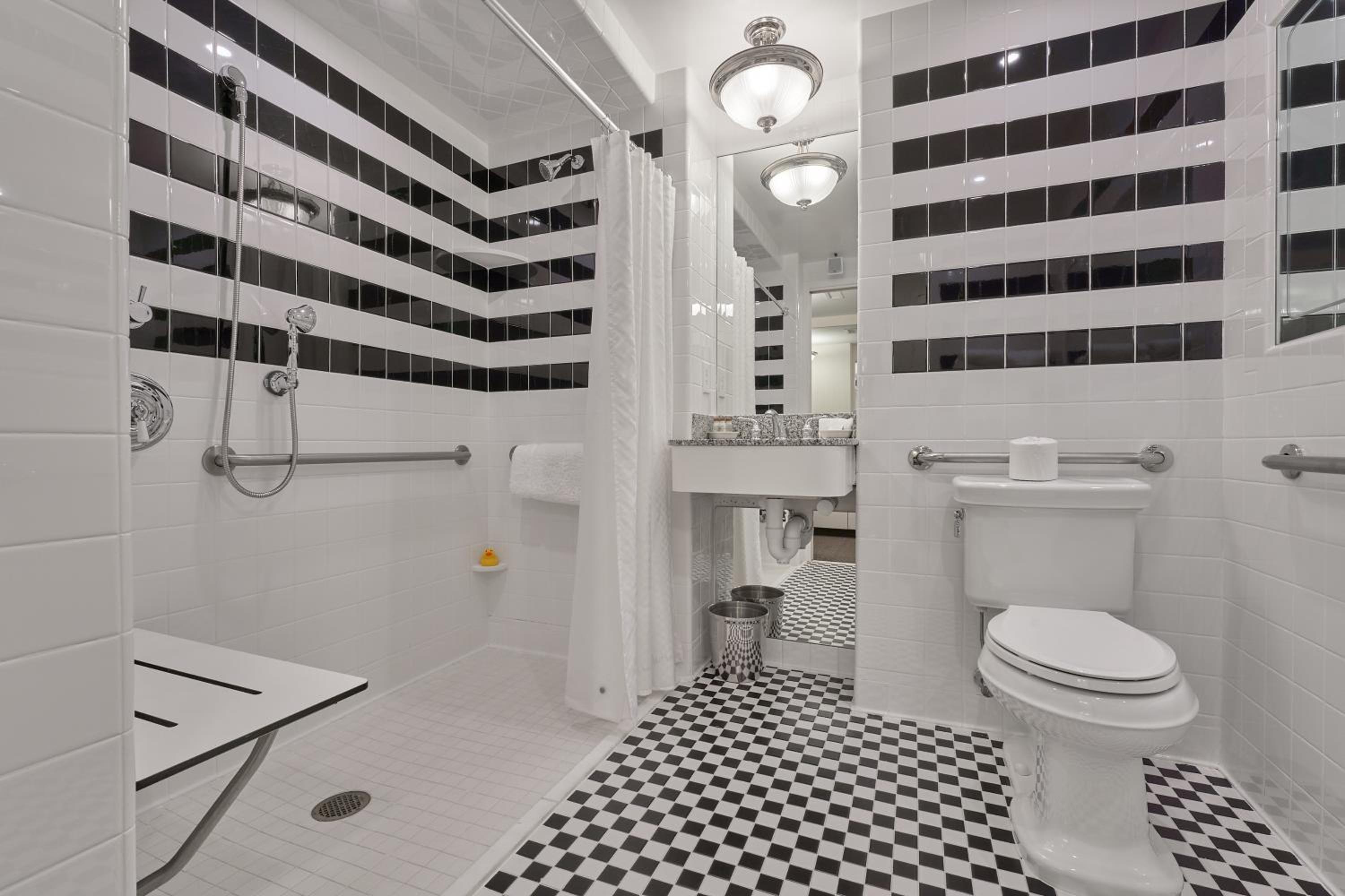 Queen Room - Disability Access photo 3