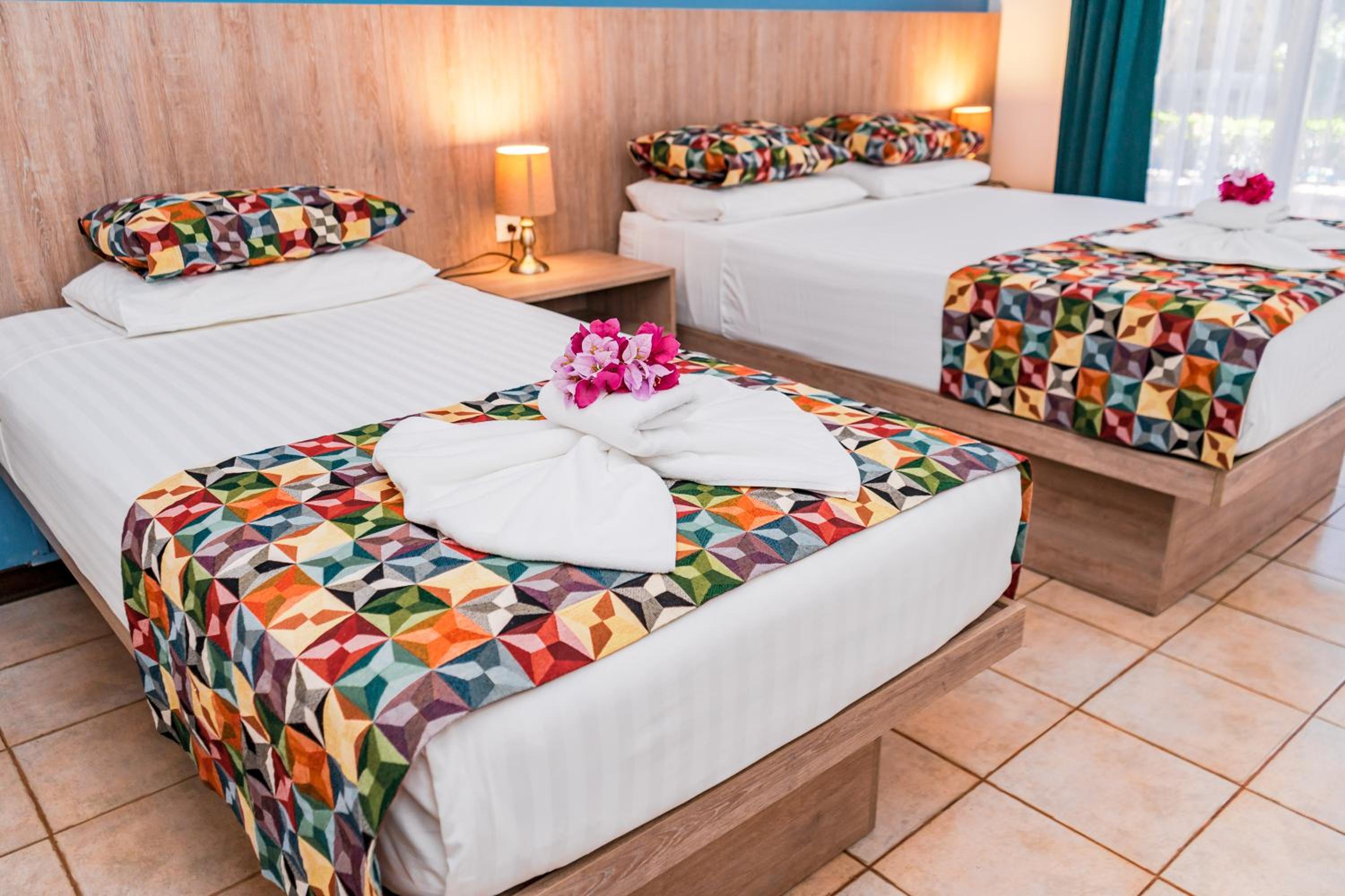 Triple Room with Main Street View - Photo 1