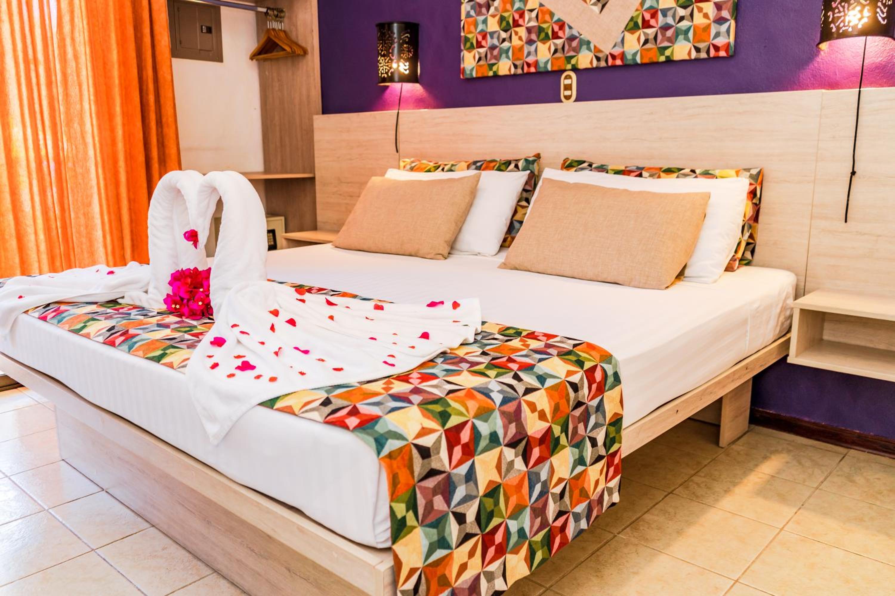 Double Room with Pool View - Photo 1