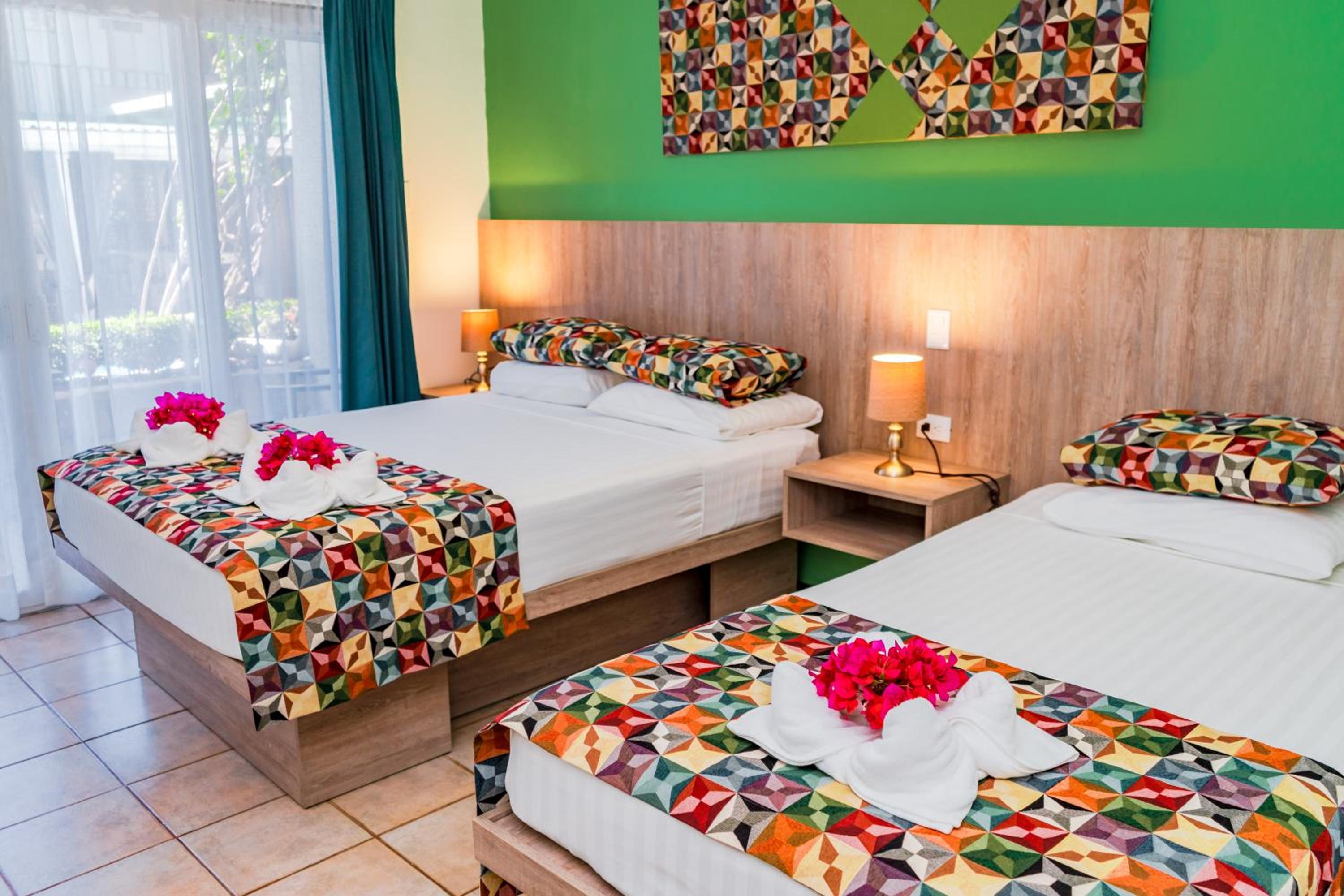Triple Room with Pool View - Photo 1