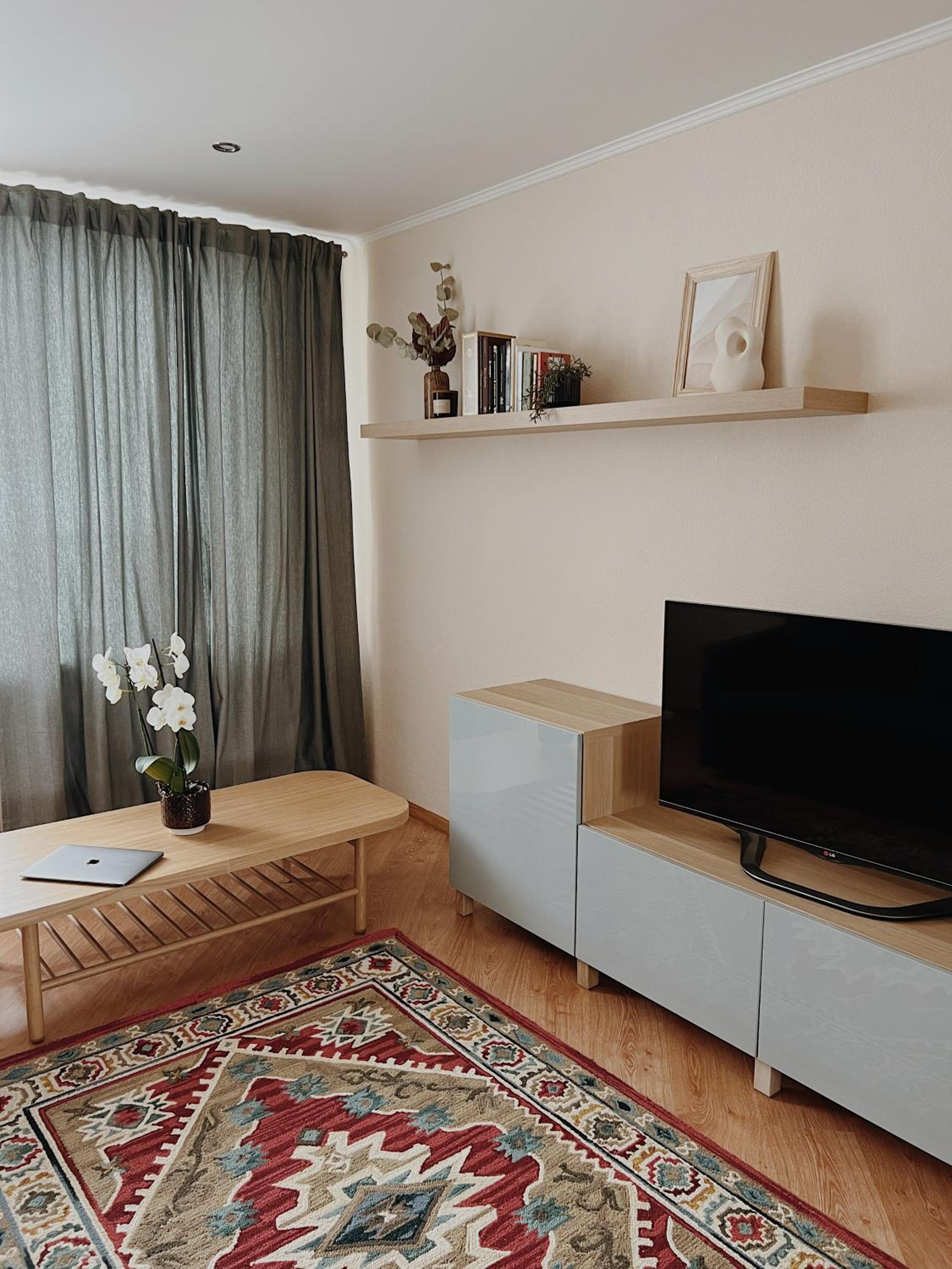 One-Bedroom Apartment photo 1
