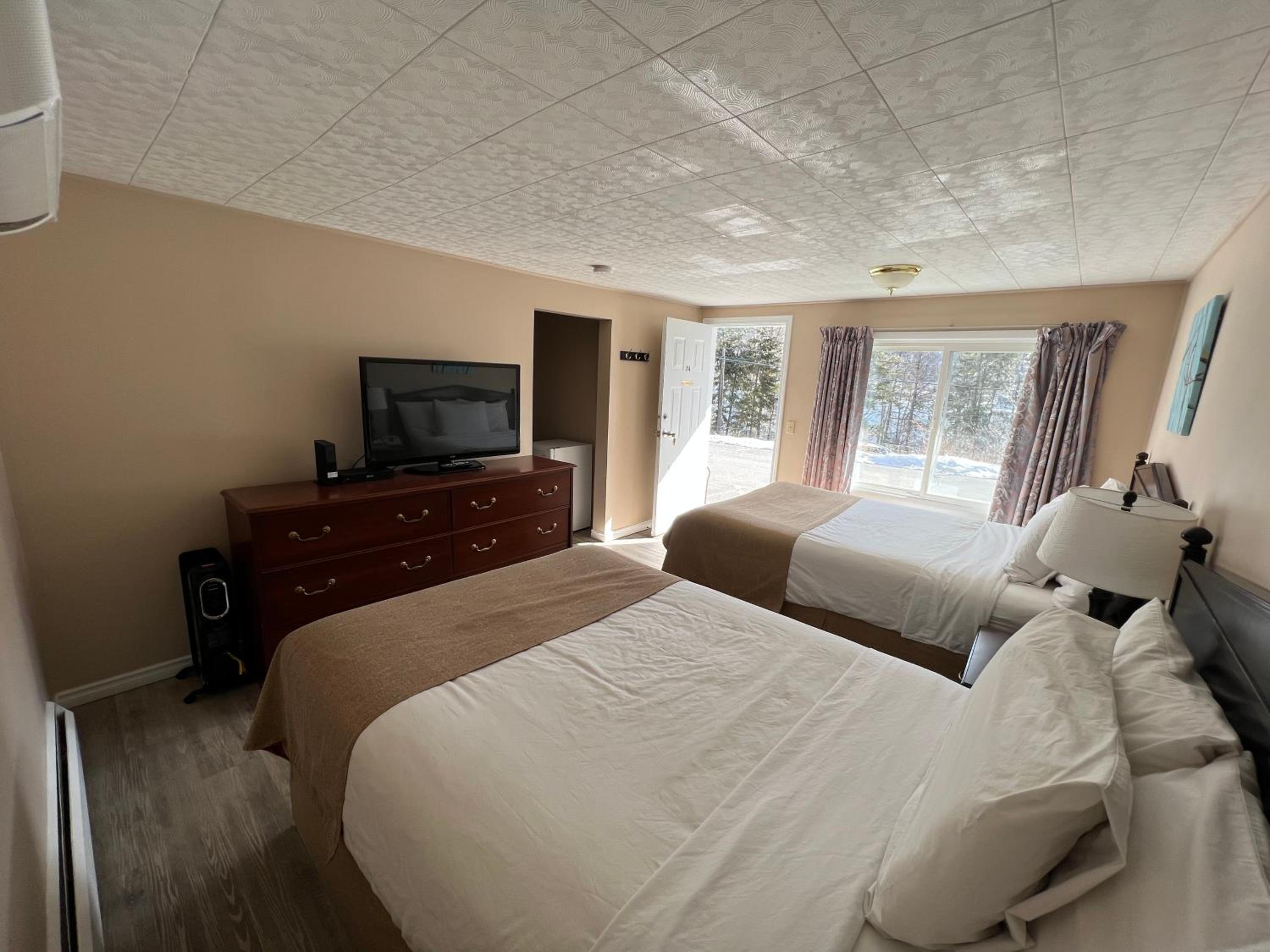 Double Room with Two Double Beds photo 3