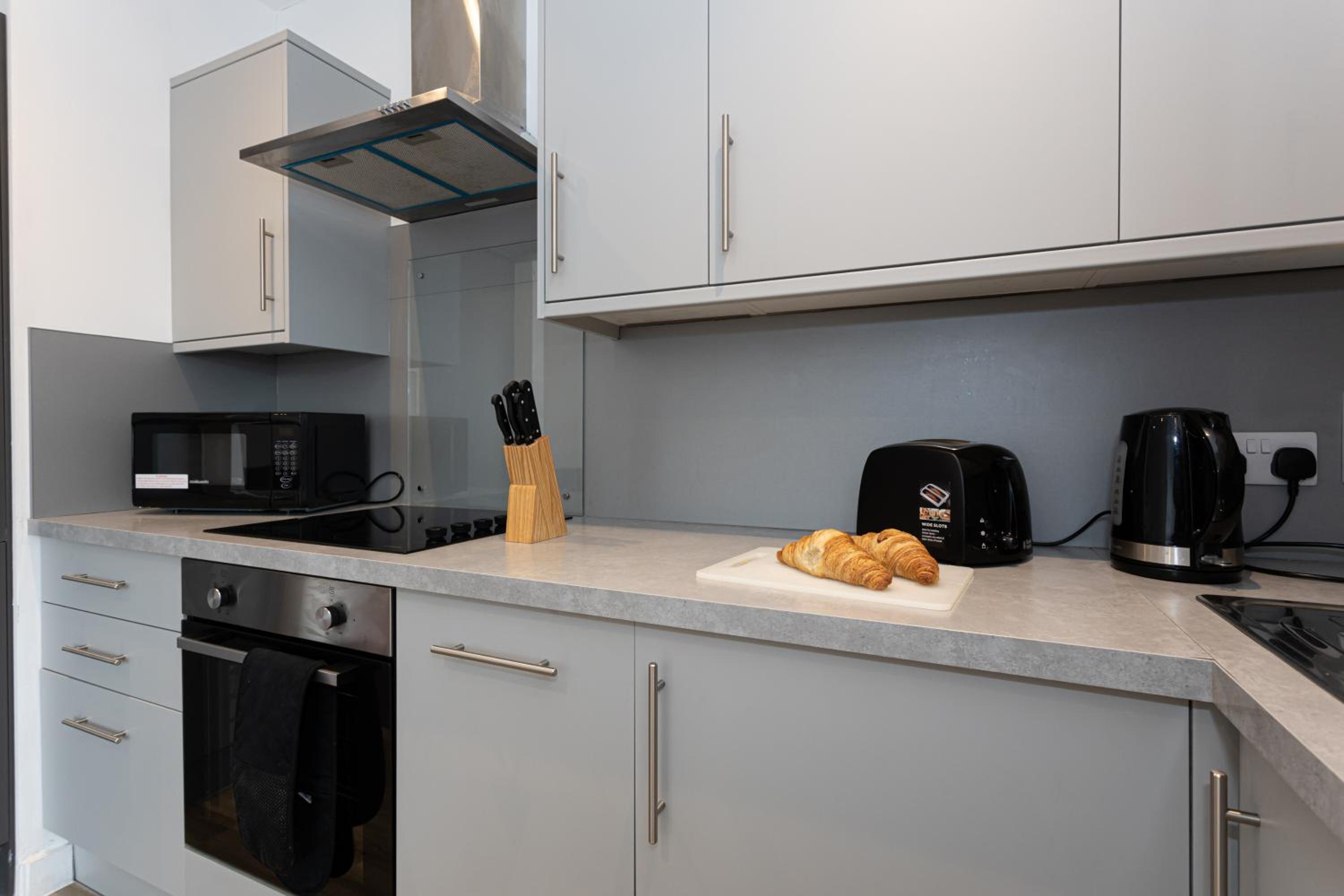 Two-Bedroom Apartment - Photo 12