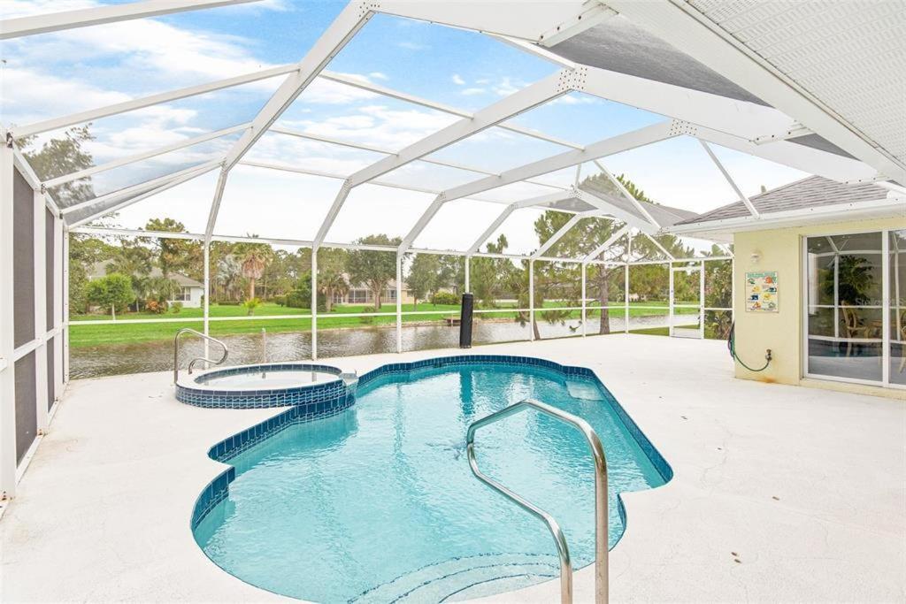 Three-Bedroom Villa photo 2