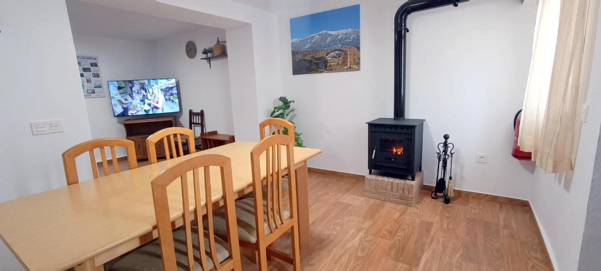 Three-Bedroom House photo 2