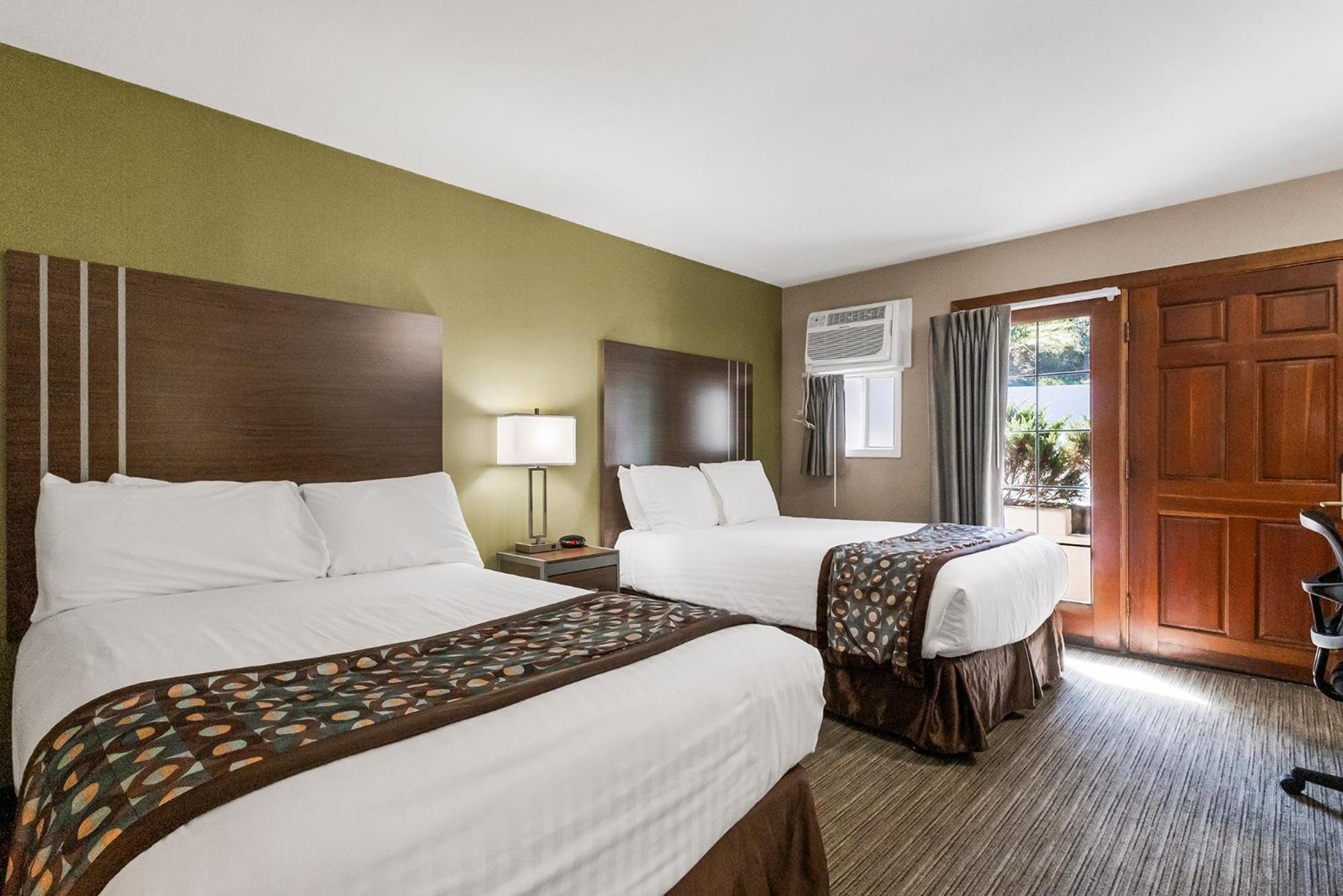Double Room with Two Double Beds - Photo 6