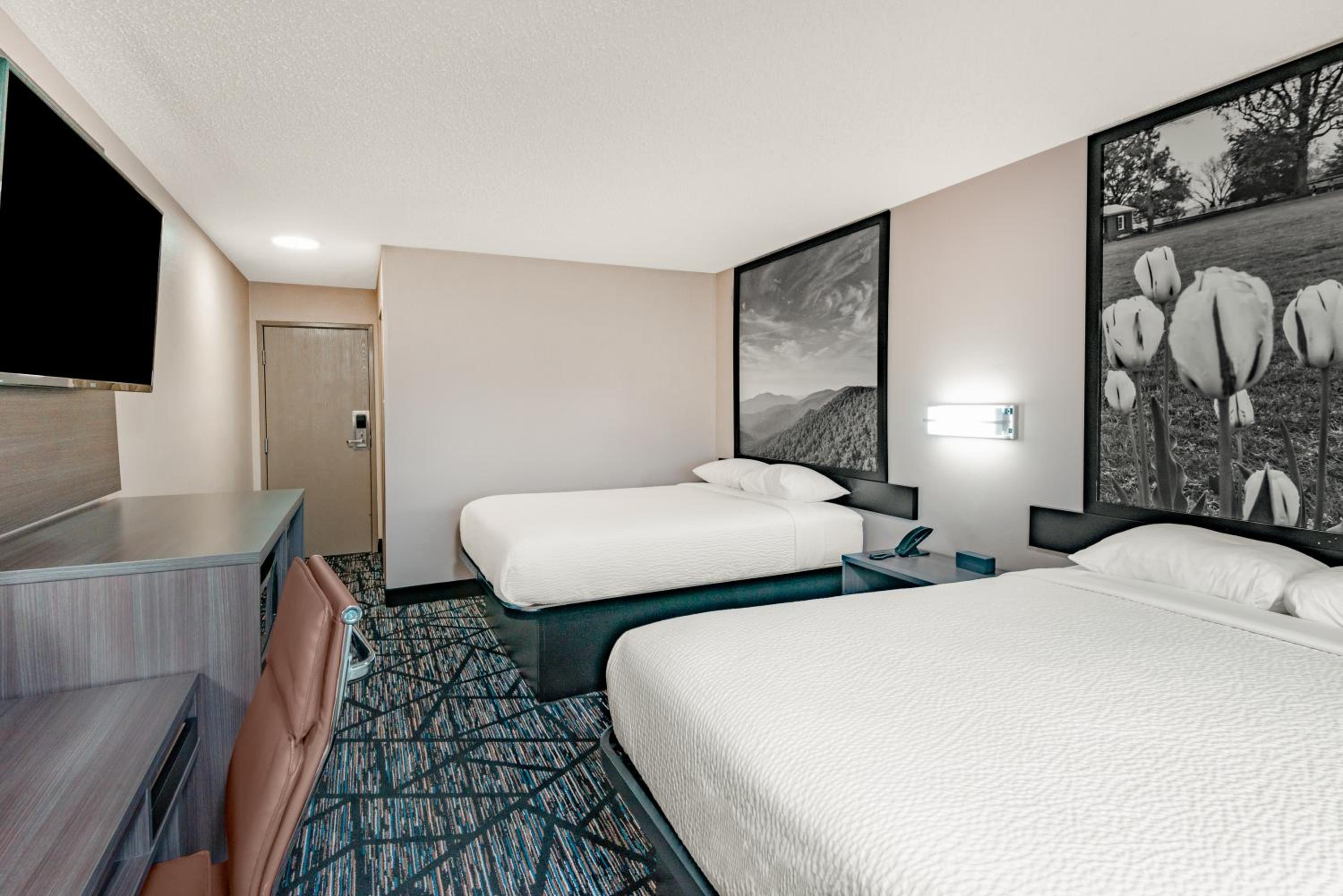 Double Room with Two Double Beds - Non-Smoking - Photo 4