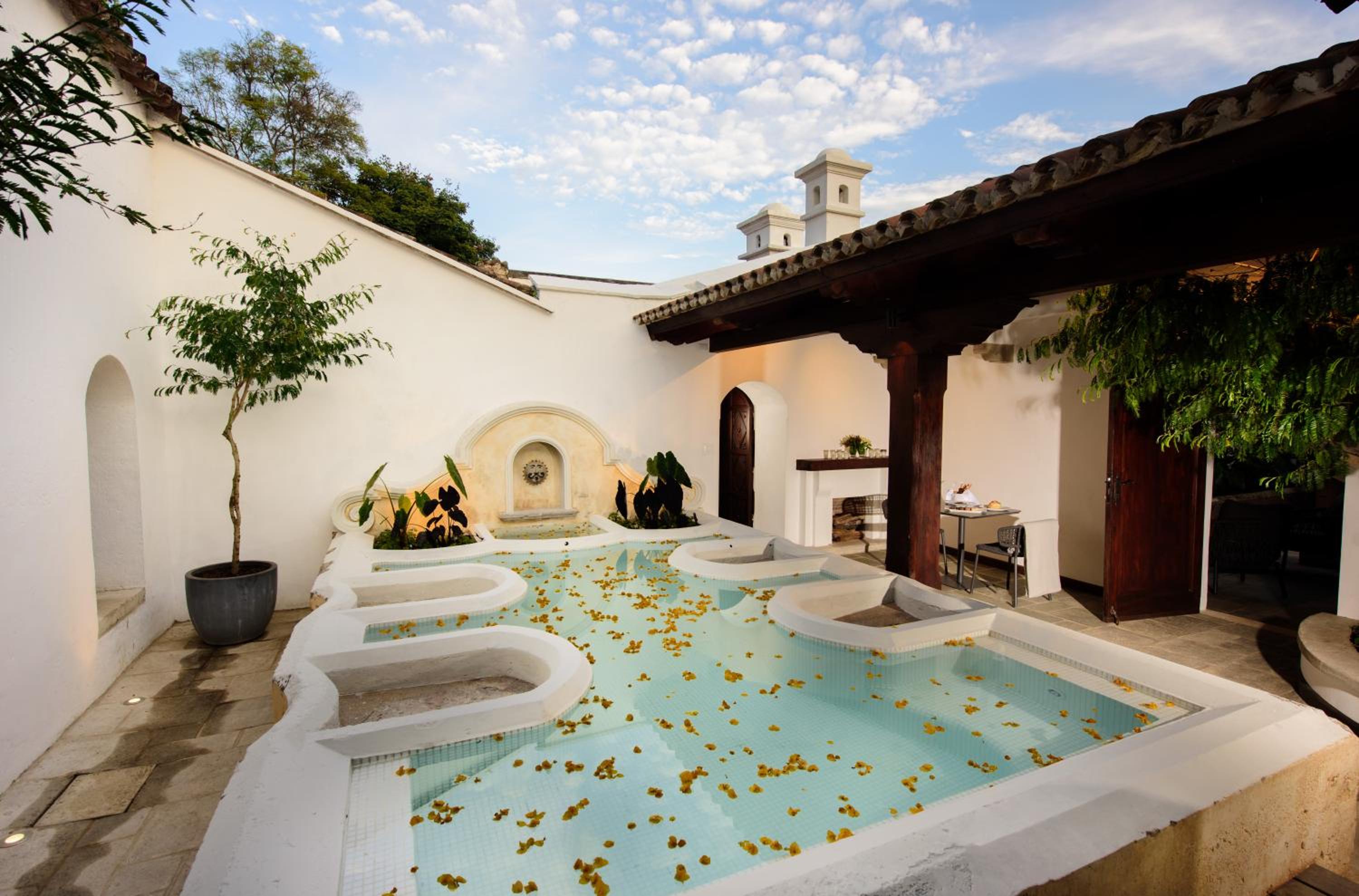 Suite with Hot Tub photo 3