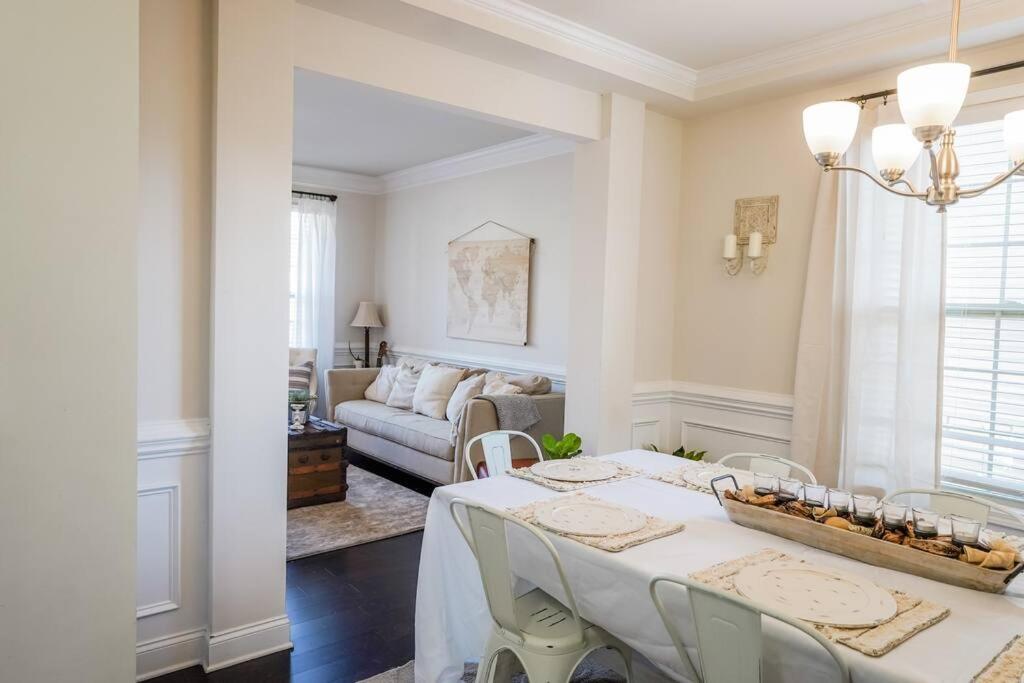Five-Bedroom House photo 2