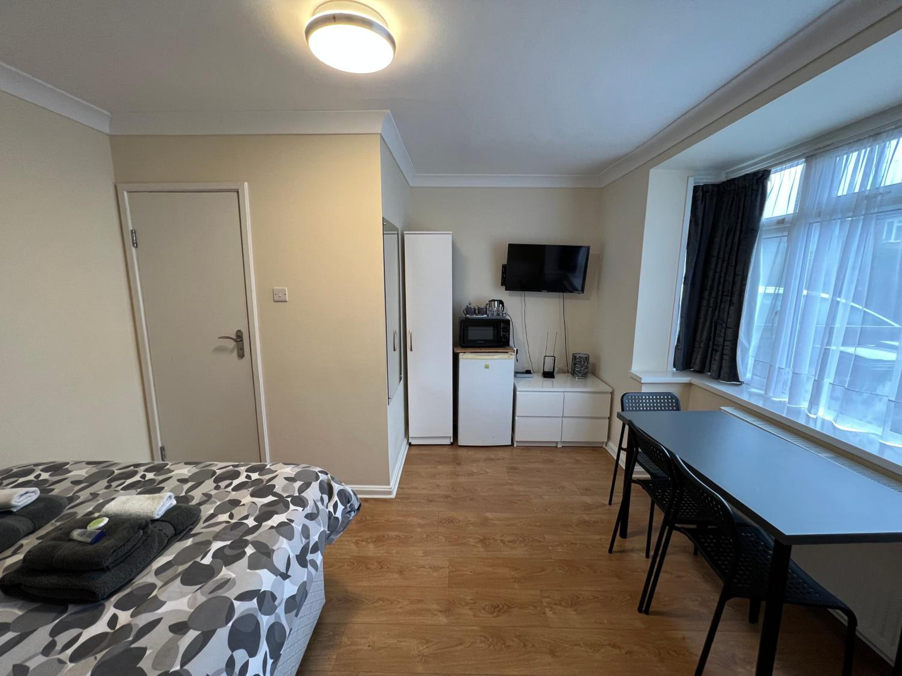 Double Room with Private Bathroom photo 3