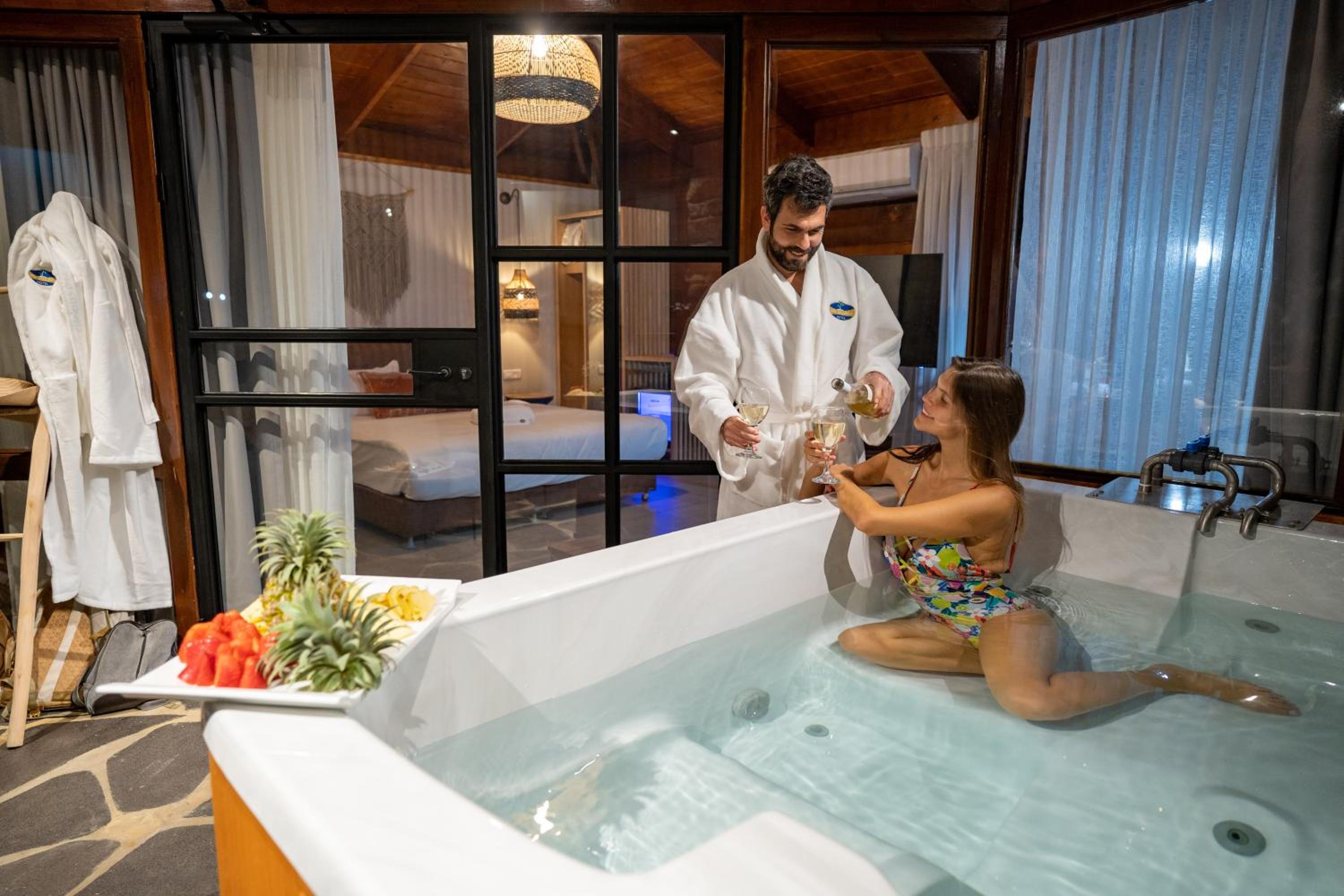 Premium Suite With Spa Bath photo 2