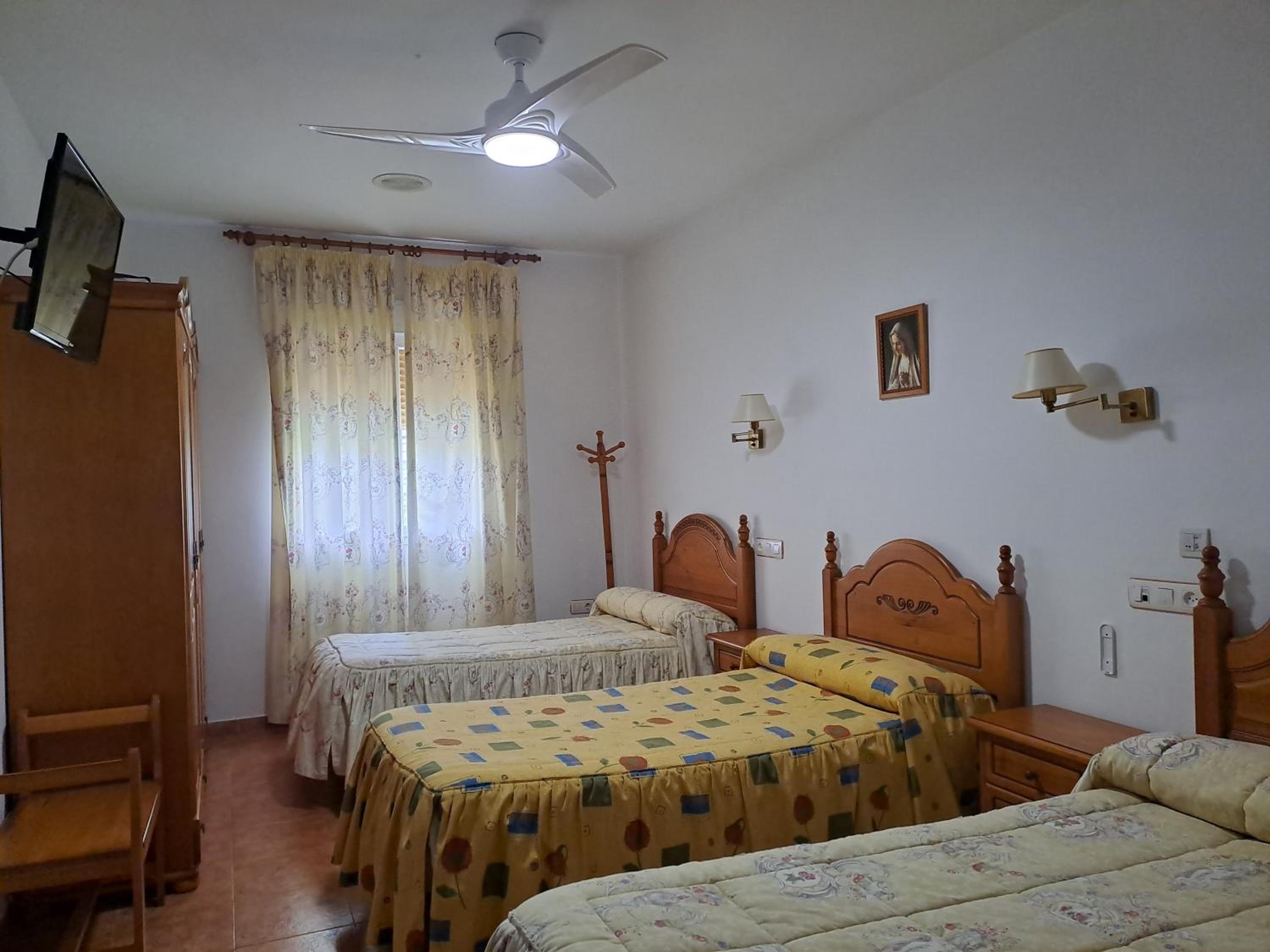 Habitación Triple con Vista a la Montaña