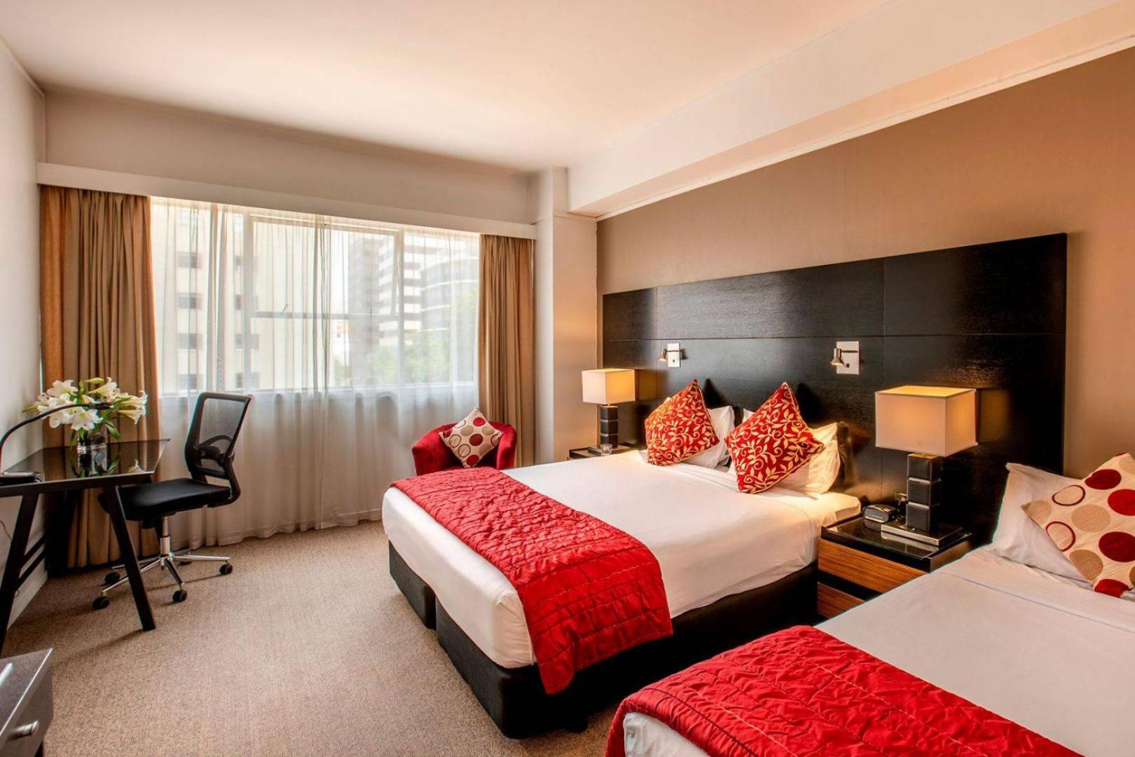 Standard King Room with Single Bed - Photo 2