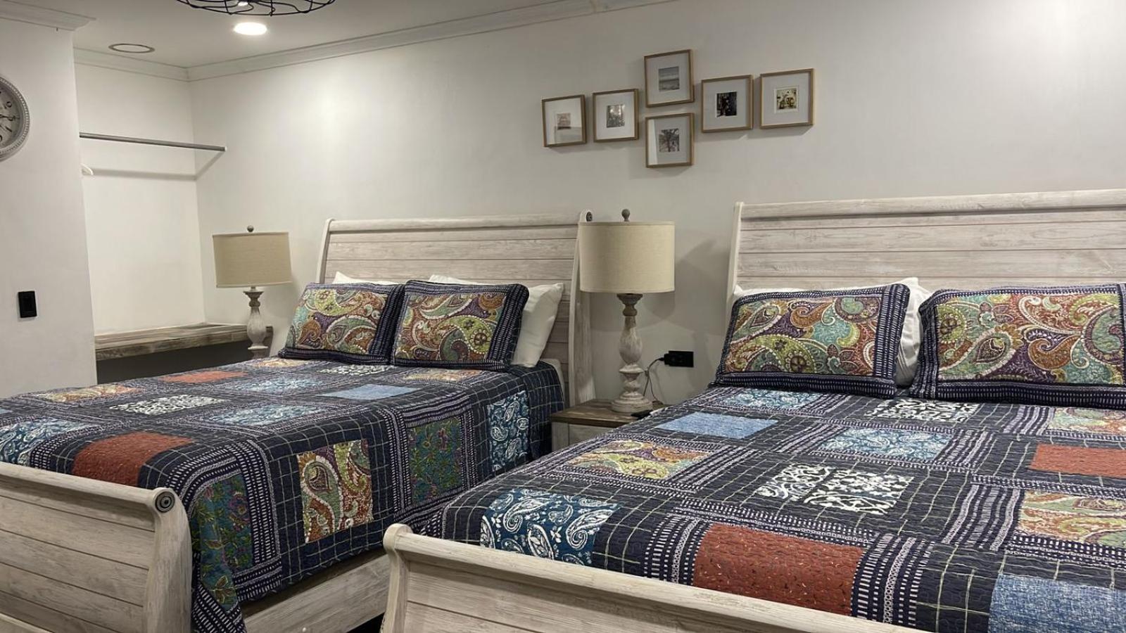 Queen Room with Two Queen Beds photo 1