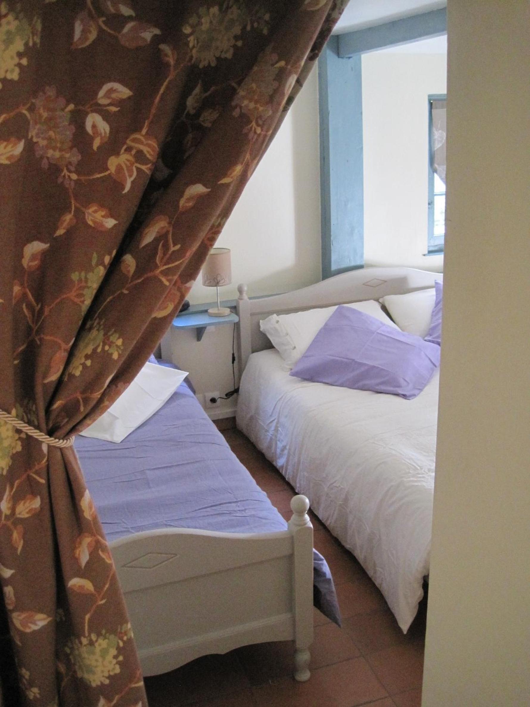 One-Bedroom House - Photo 18
