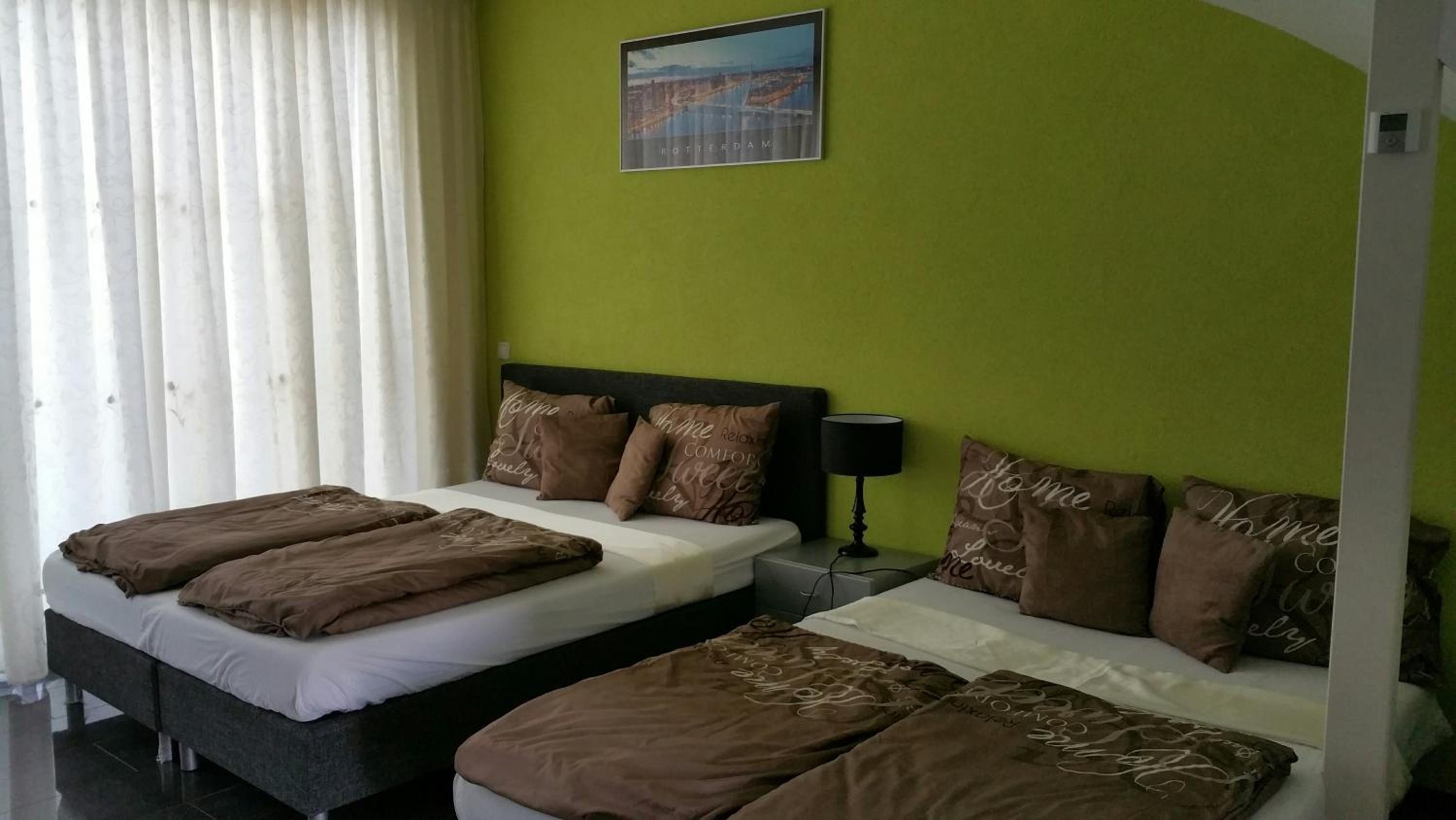 One-Bedroom Apartment - Photo 1