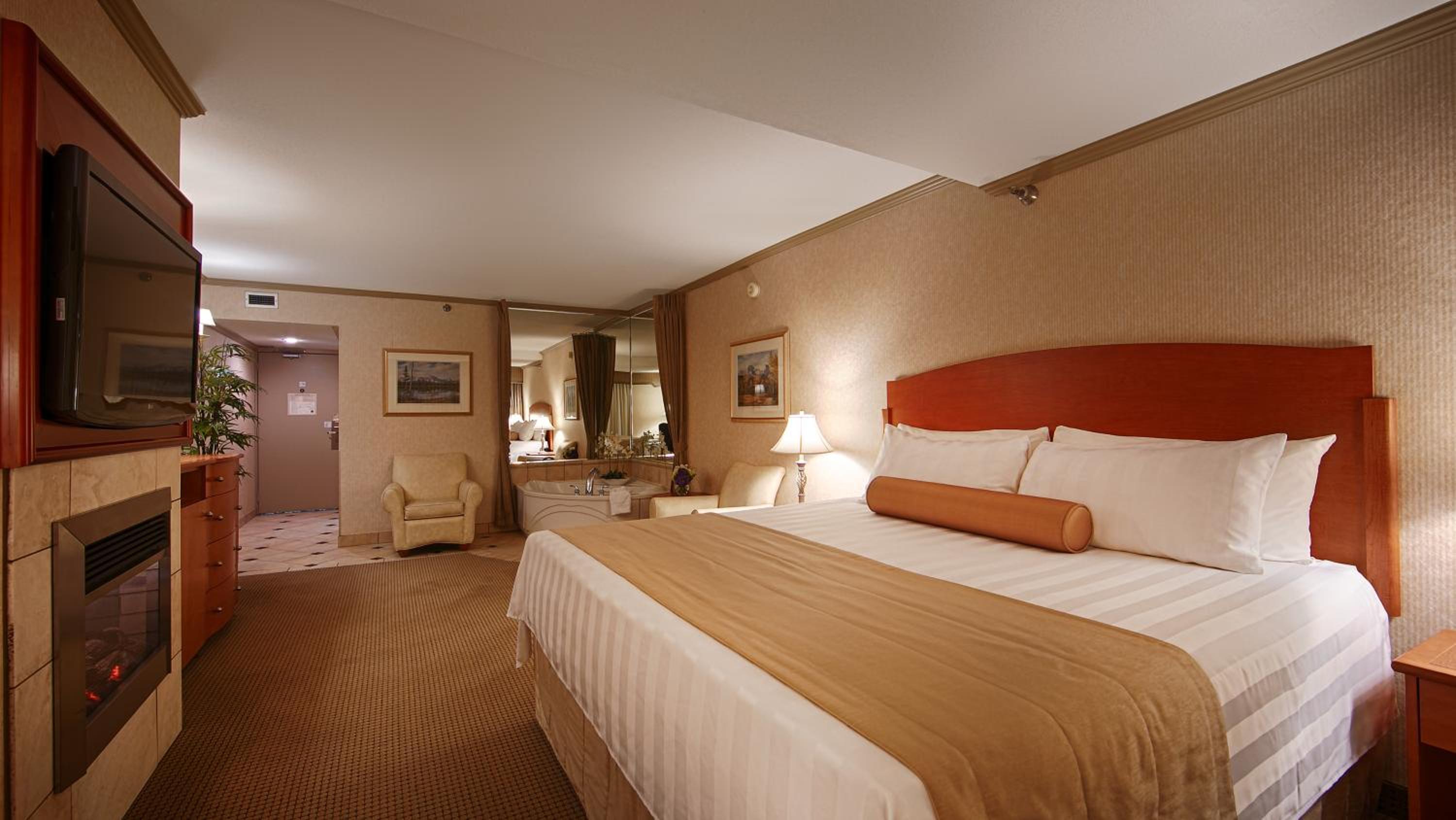 King Room with Jetted Tub - Non-Smoking - Photo 1