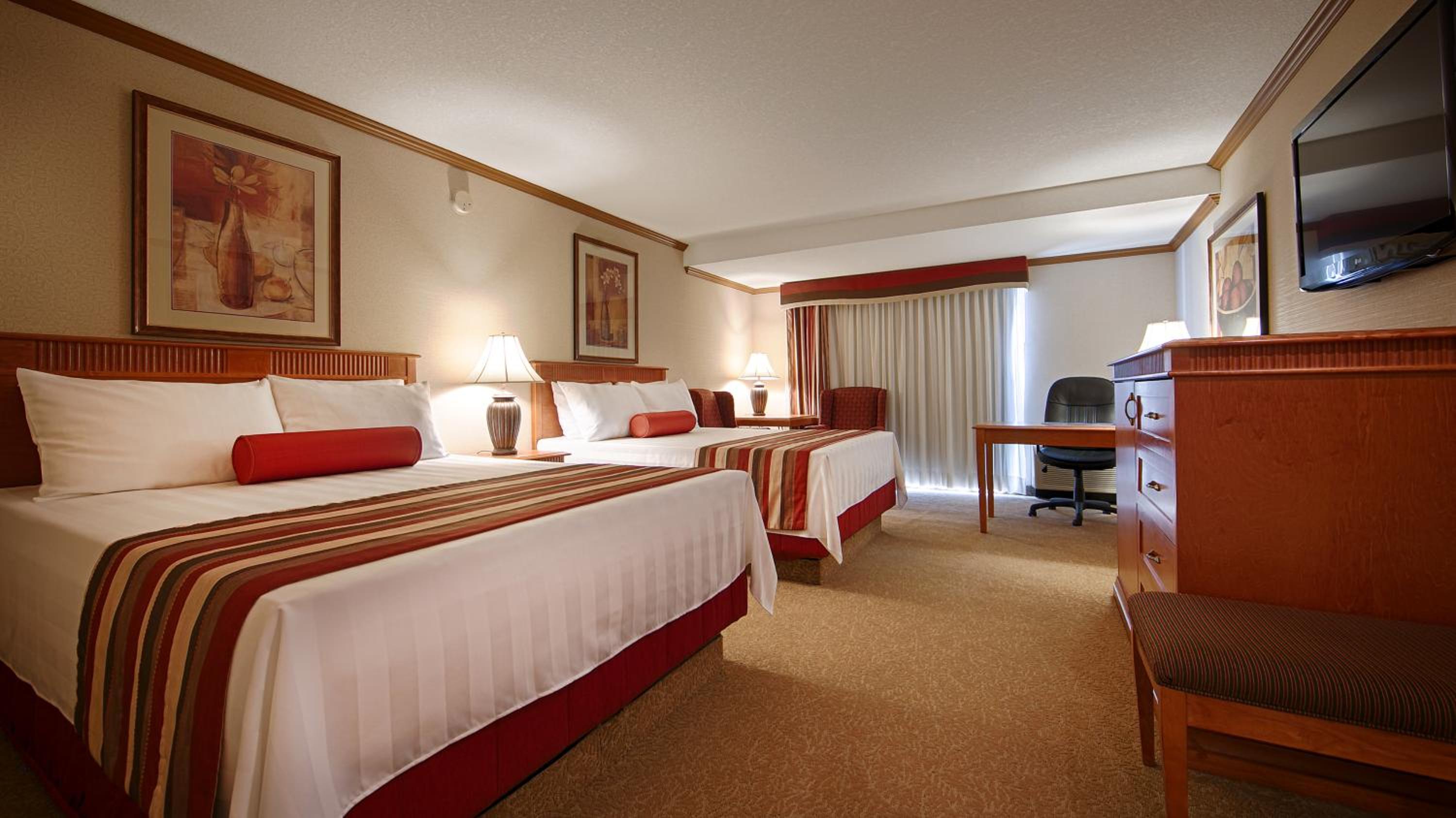 Queen Room With Two Queen Beds - Disability Access - Photo 2