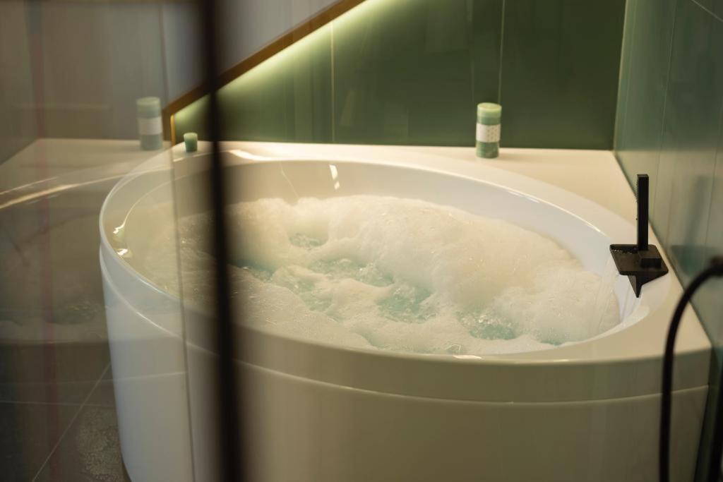 King Room with Spa Bath photo 3