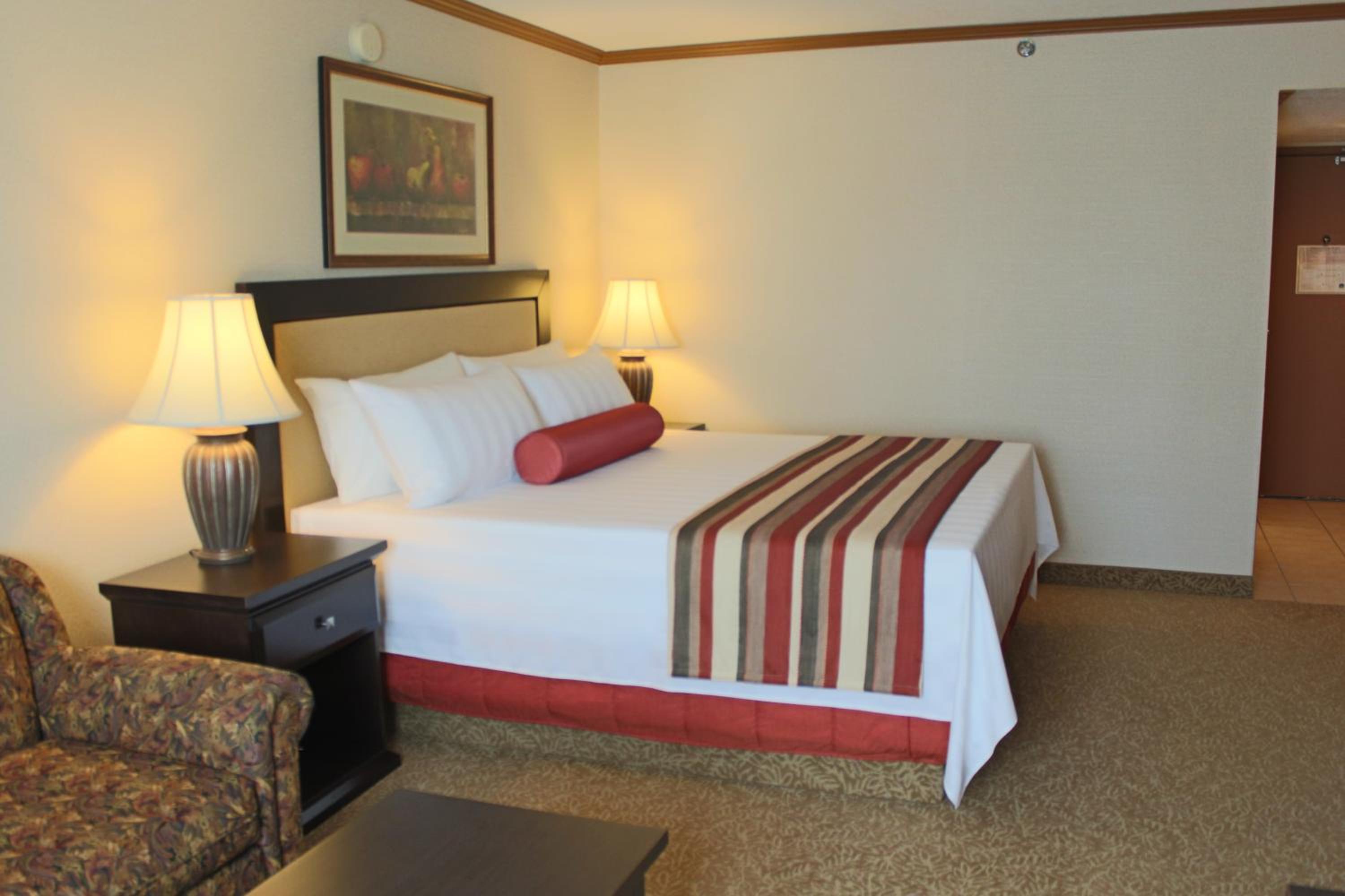 King Room with Sofa Bed - Non-Smoking - Photo 6