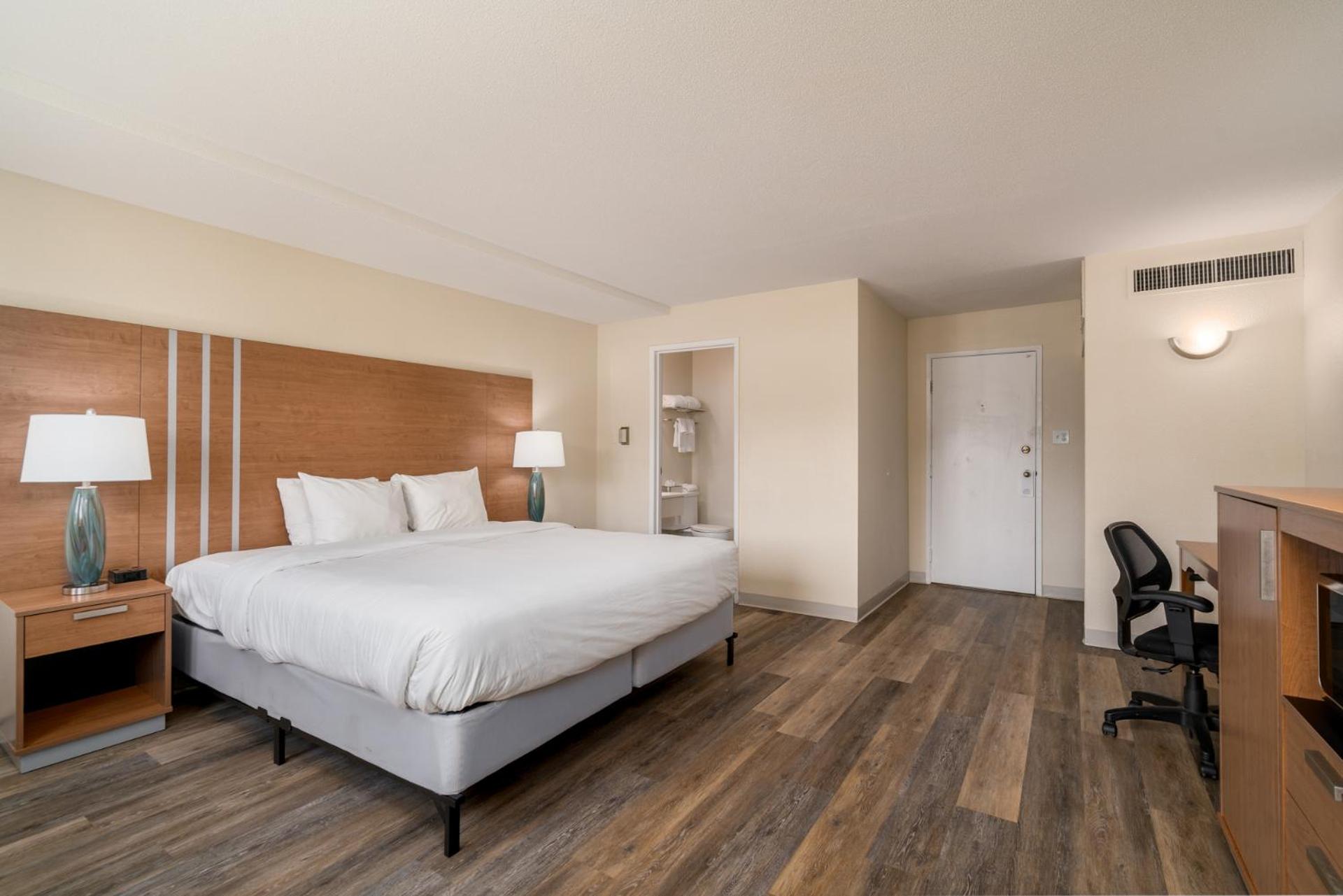 Deluxe King Room photo 2