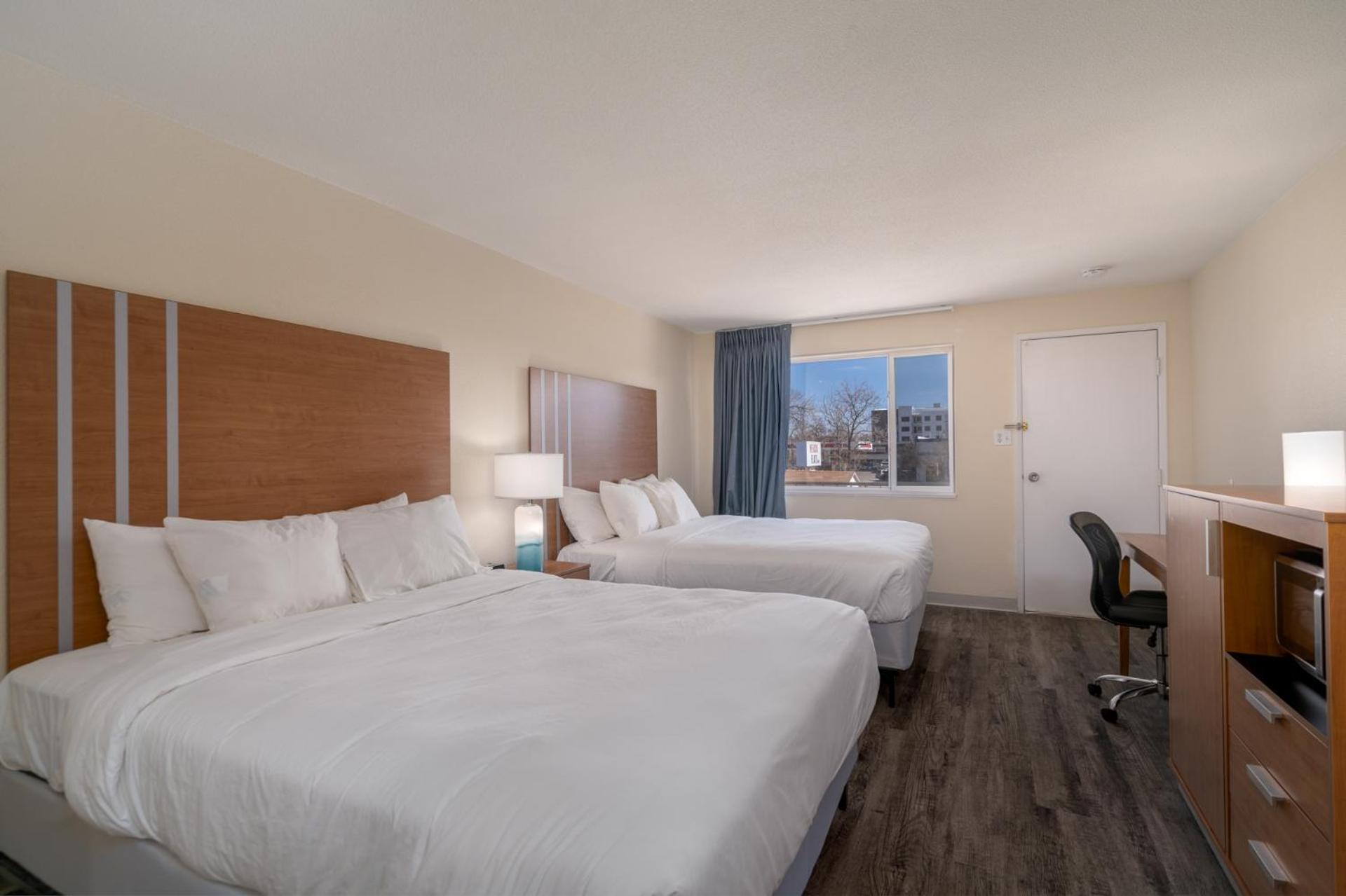 Queen Room with Balcony photo 1