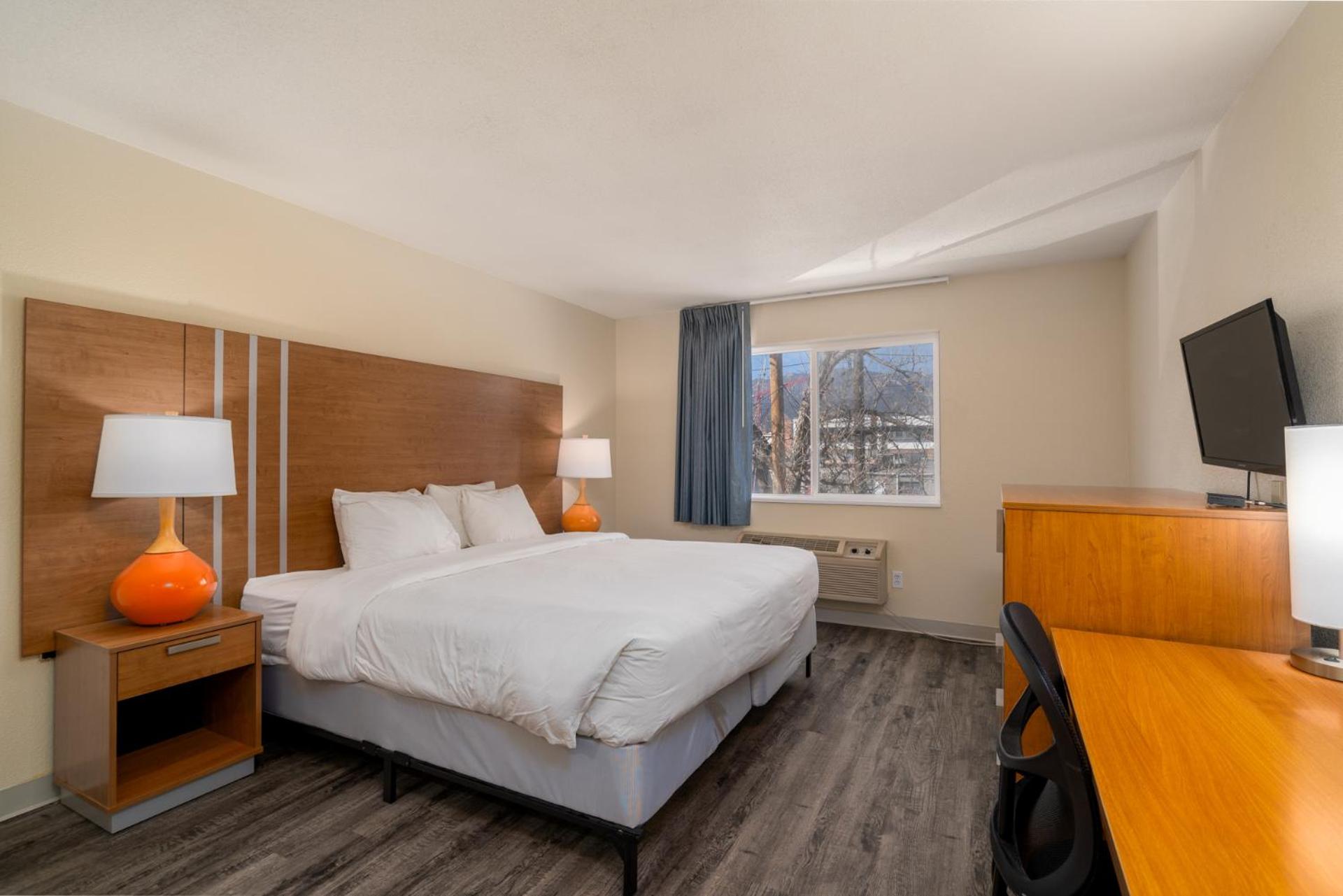 Deluxe King Room photo 1