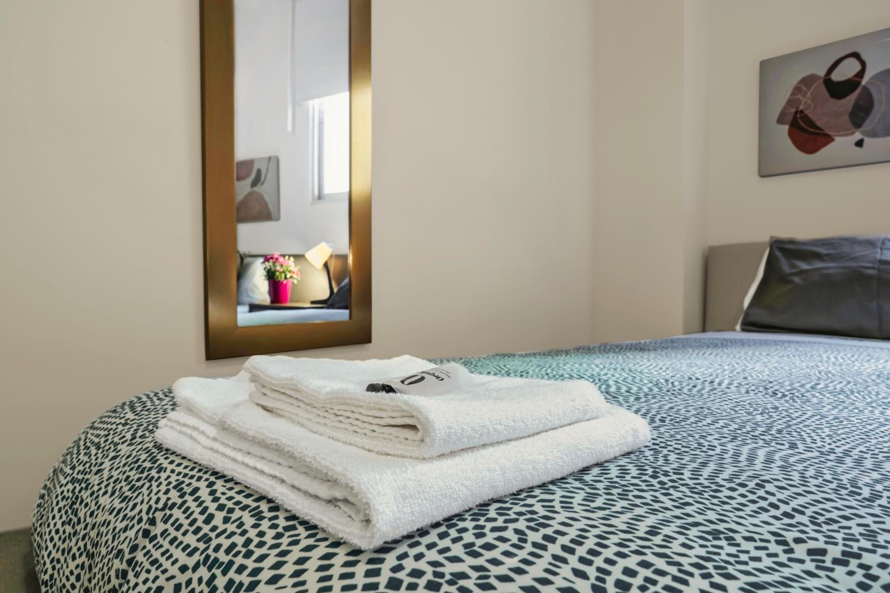 Twin Room with Private Bathroom - Photo 6