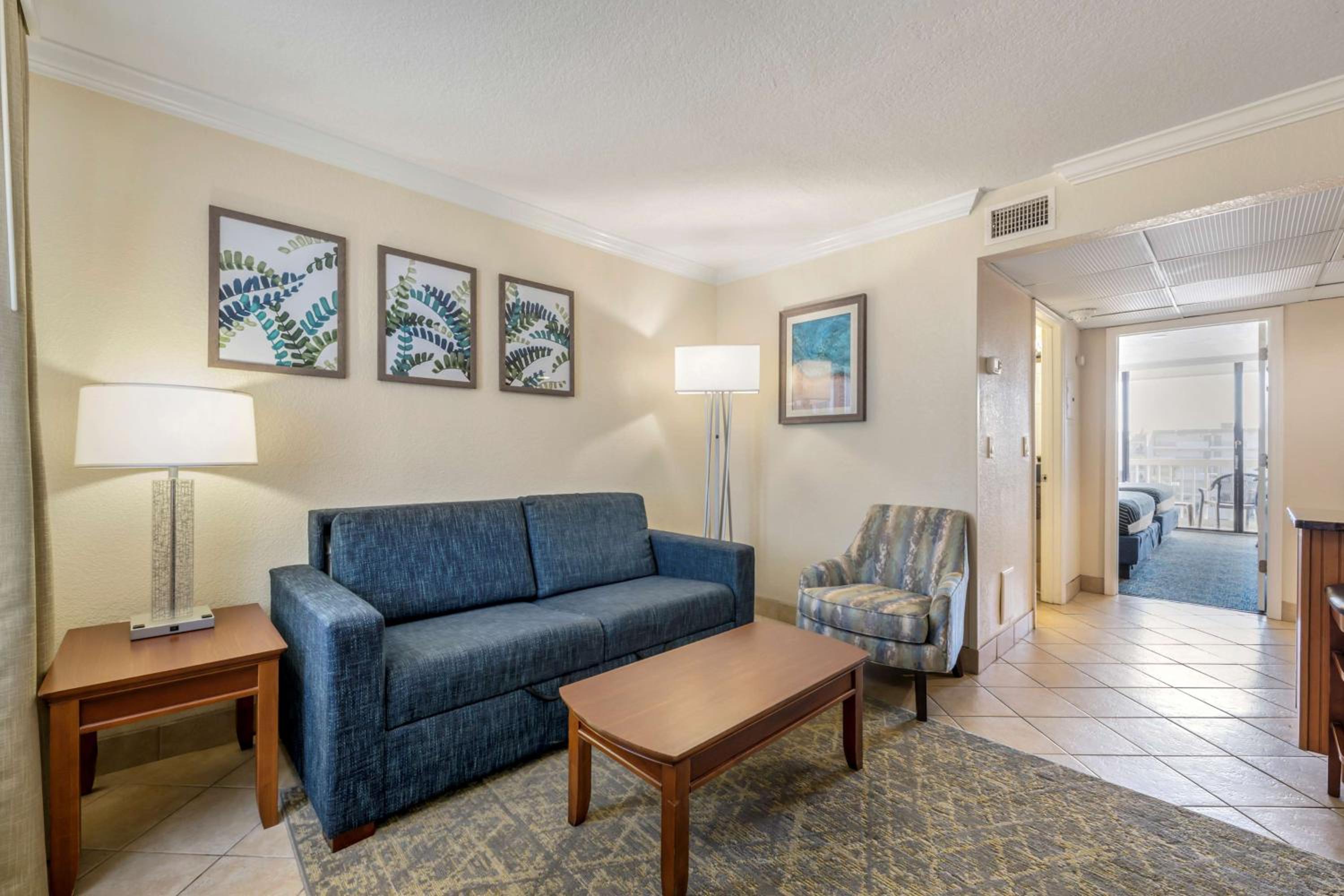 Family Suite with 2 Queen Beds with Kitchenette - Photo 1